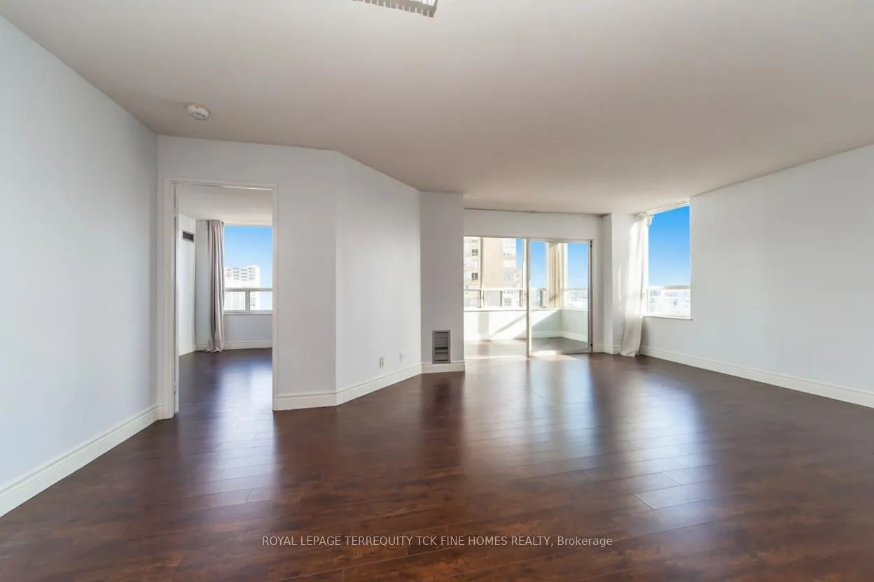 Photo 7 of Unit 1905, 215 Wynford Drive, Toronto, Flemingdon Park — HOMEH