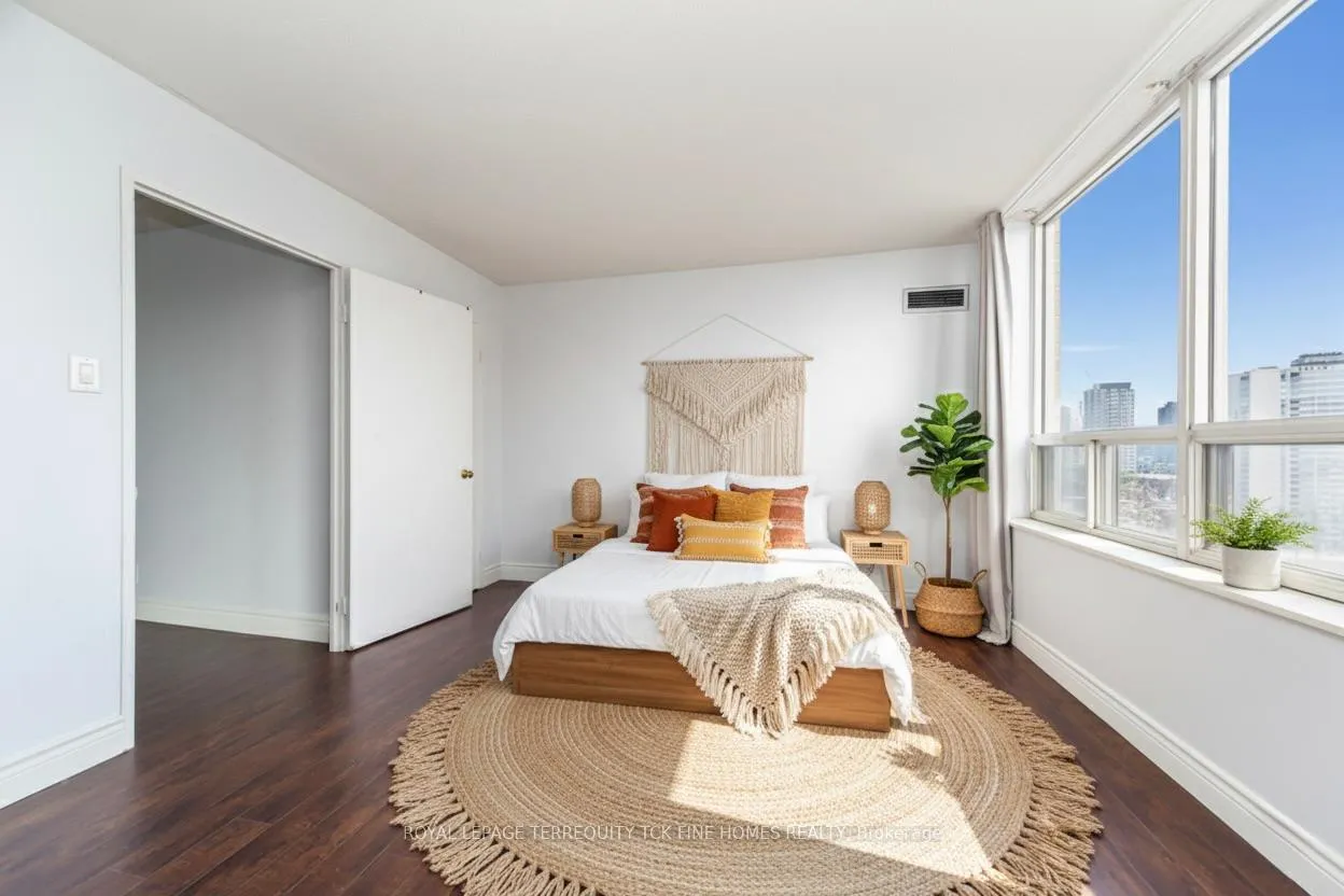 Photo 16 of Unit 1905, 215 Wynford Drive, Toronto, Flemingdon Park — HOMEH
