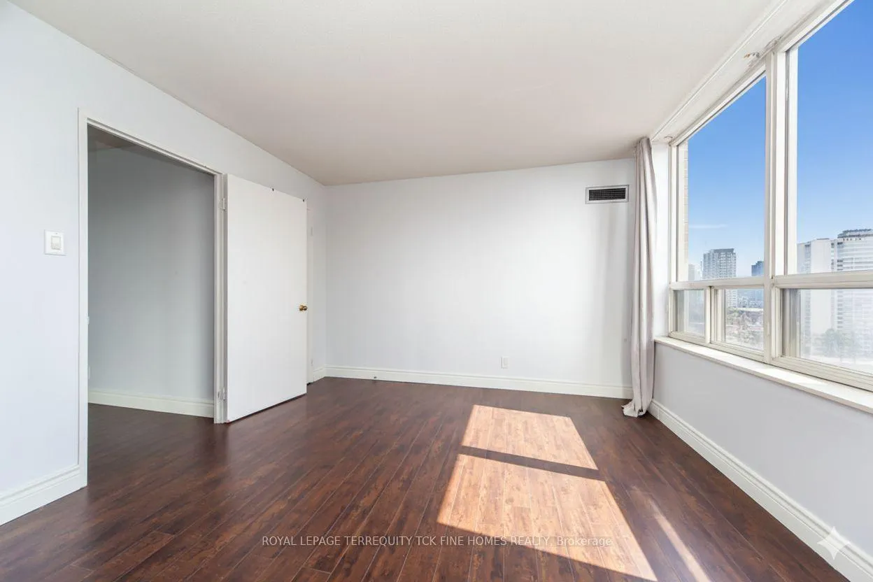 Photo 17 of Unit 1905, 215 Wynford Drive, Toronto, Flemingdon Park — HOMEH