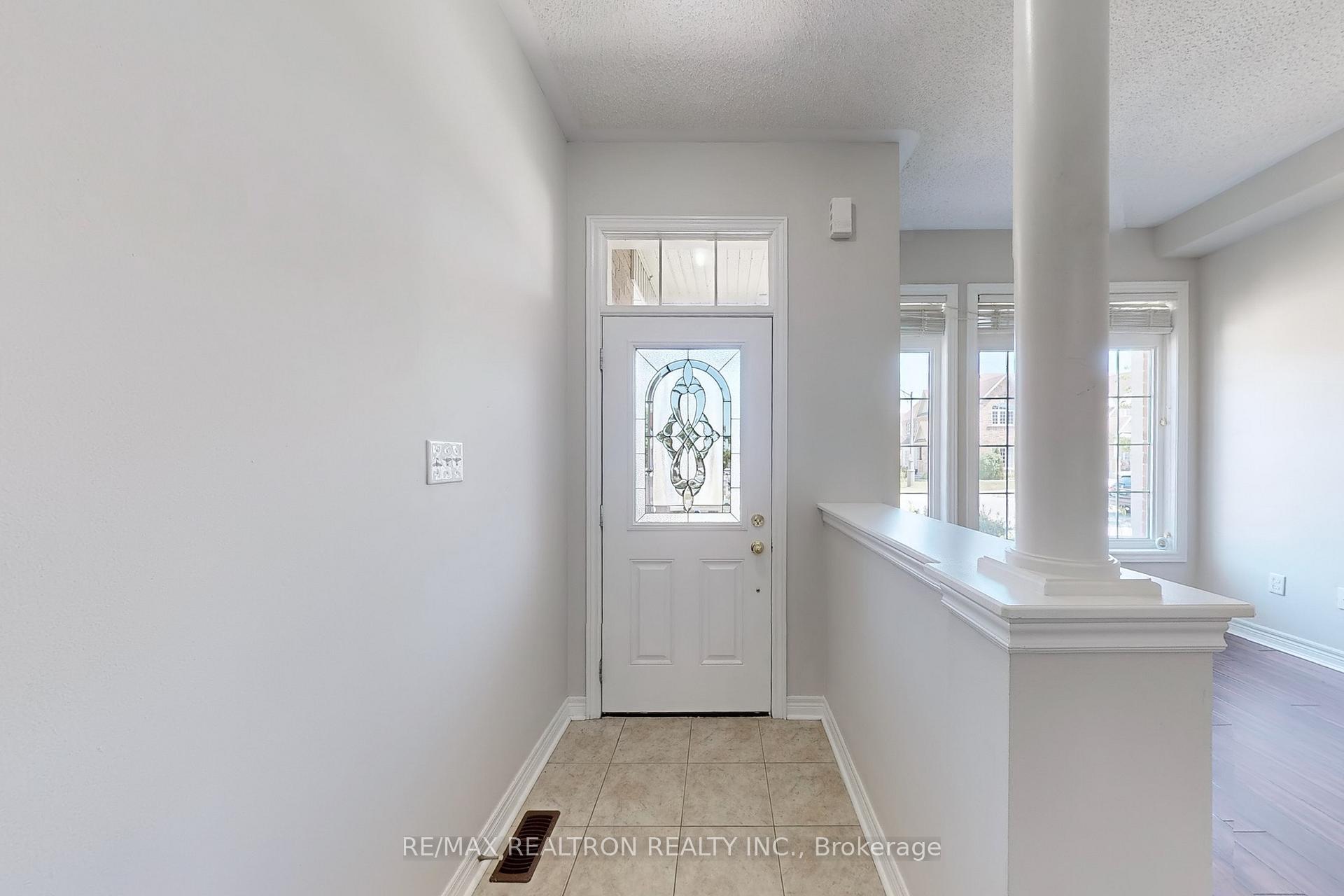 Photo 4 of 142 Laurendale Avenue, Georgina, Keswick South — HOMEH