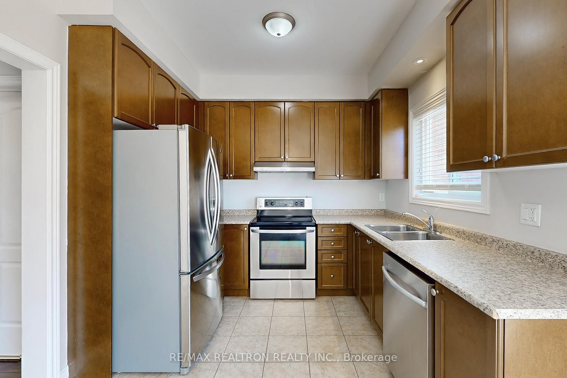 Photo 9 of 142 Laurendale Avenue, Georgina, Keswick South — HOMEH