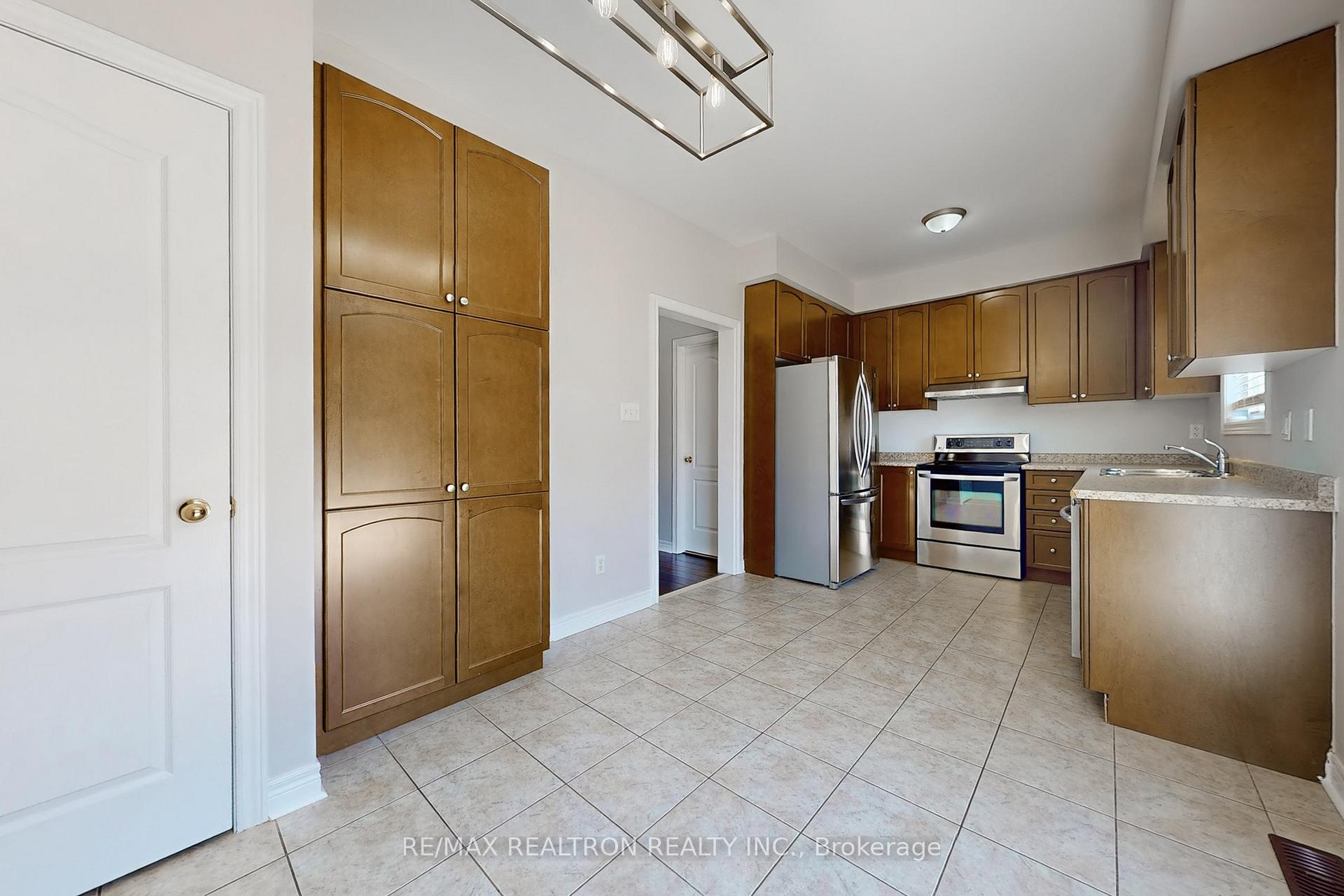 Photo 15 of 142 Laurendale Avenue, Georgina, Keswick South — HOMEH