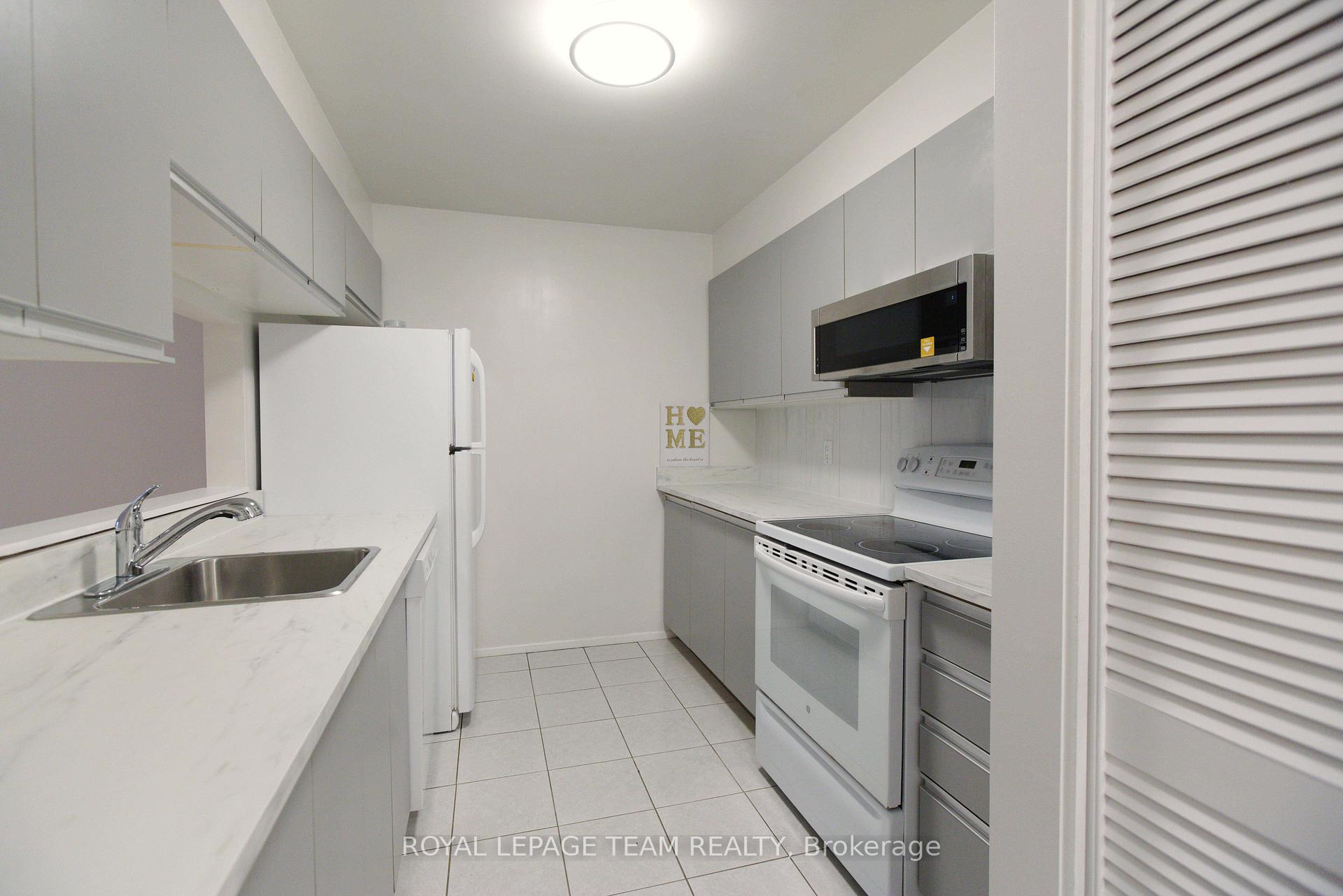 Photo 3 of Unit 118, 260 Brittany Drive, Ottawa, Viscount Alexander Park — HOMEH