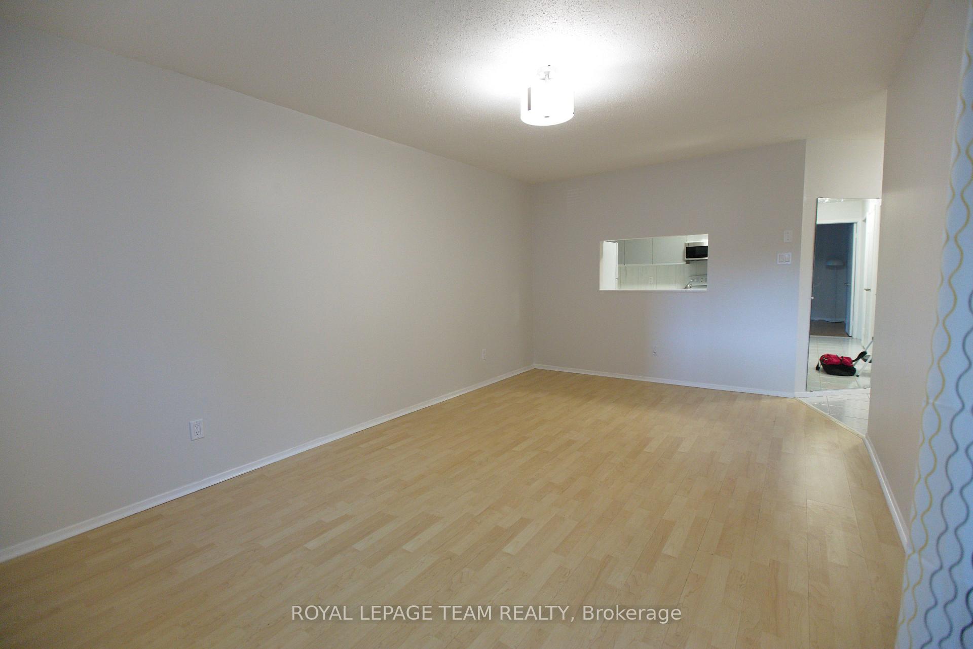 Photo 5 of Unit 118, 260 Brittany Drive, Ottawa, Viscount Alexander Park — HOMEH