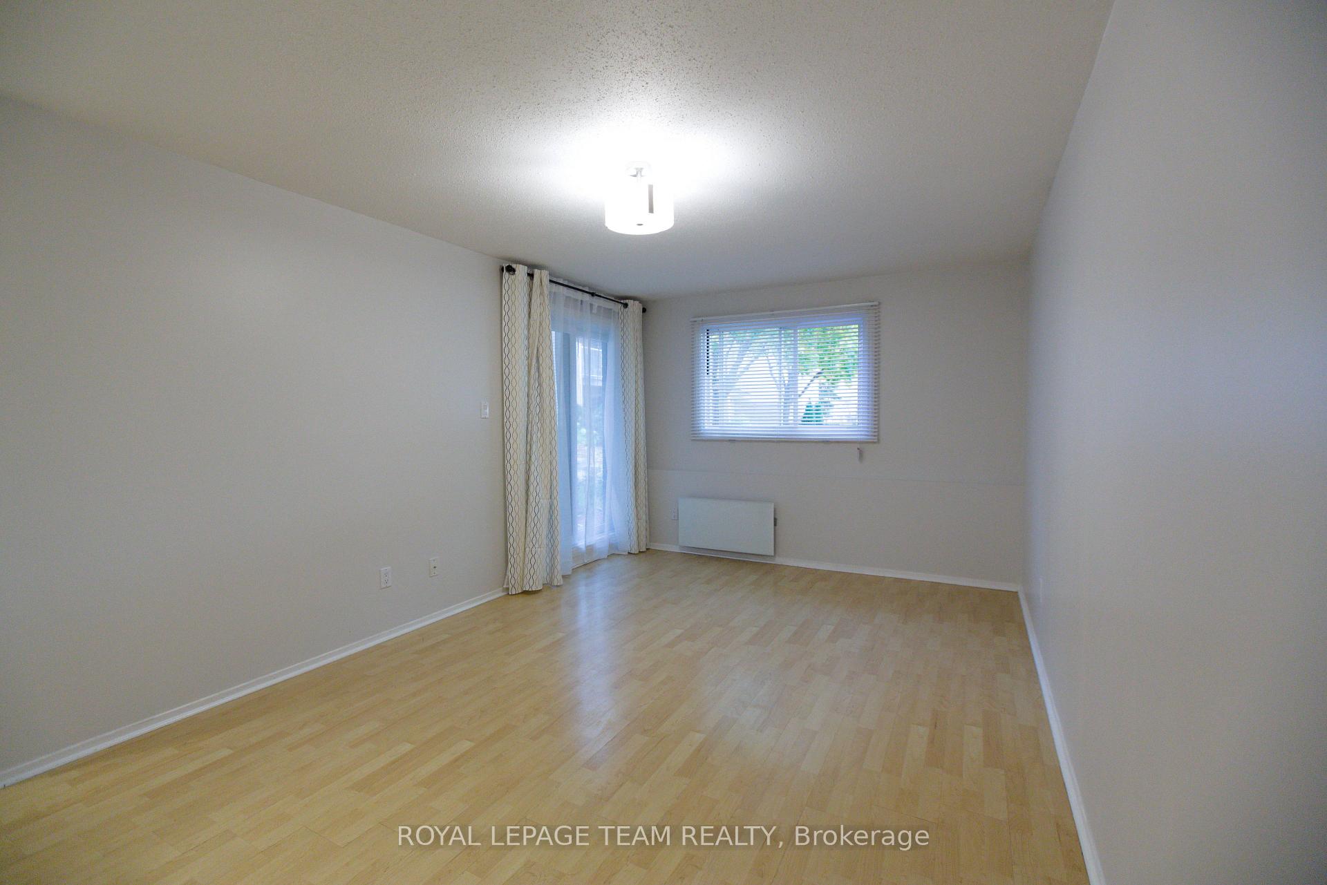 Photo 6 of Unit 118, 260 Brittany Drive, Ottawa, Viscount Alexander Park — HOMEH