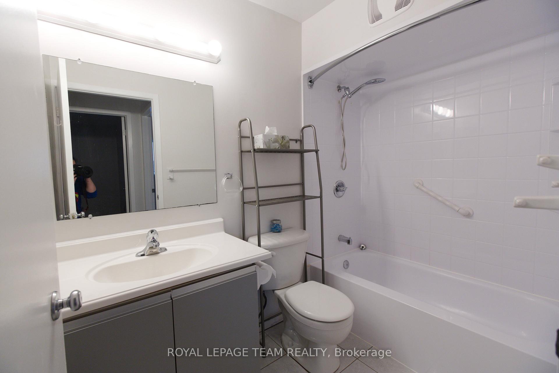 Photo 9 of Unit 118, 260 Brittany Drive, Ottawa, Viscount Alexander Park — HOMEH