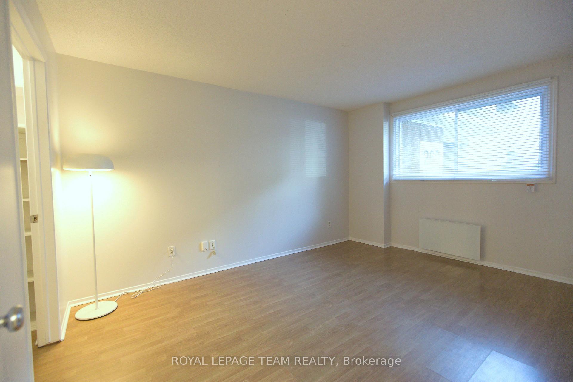Photo 10 of Unit 118, 260 Brittany Drive, Ottawa, Viscount Alexander Park — HOMEH