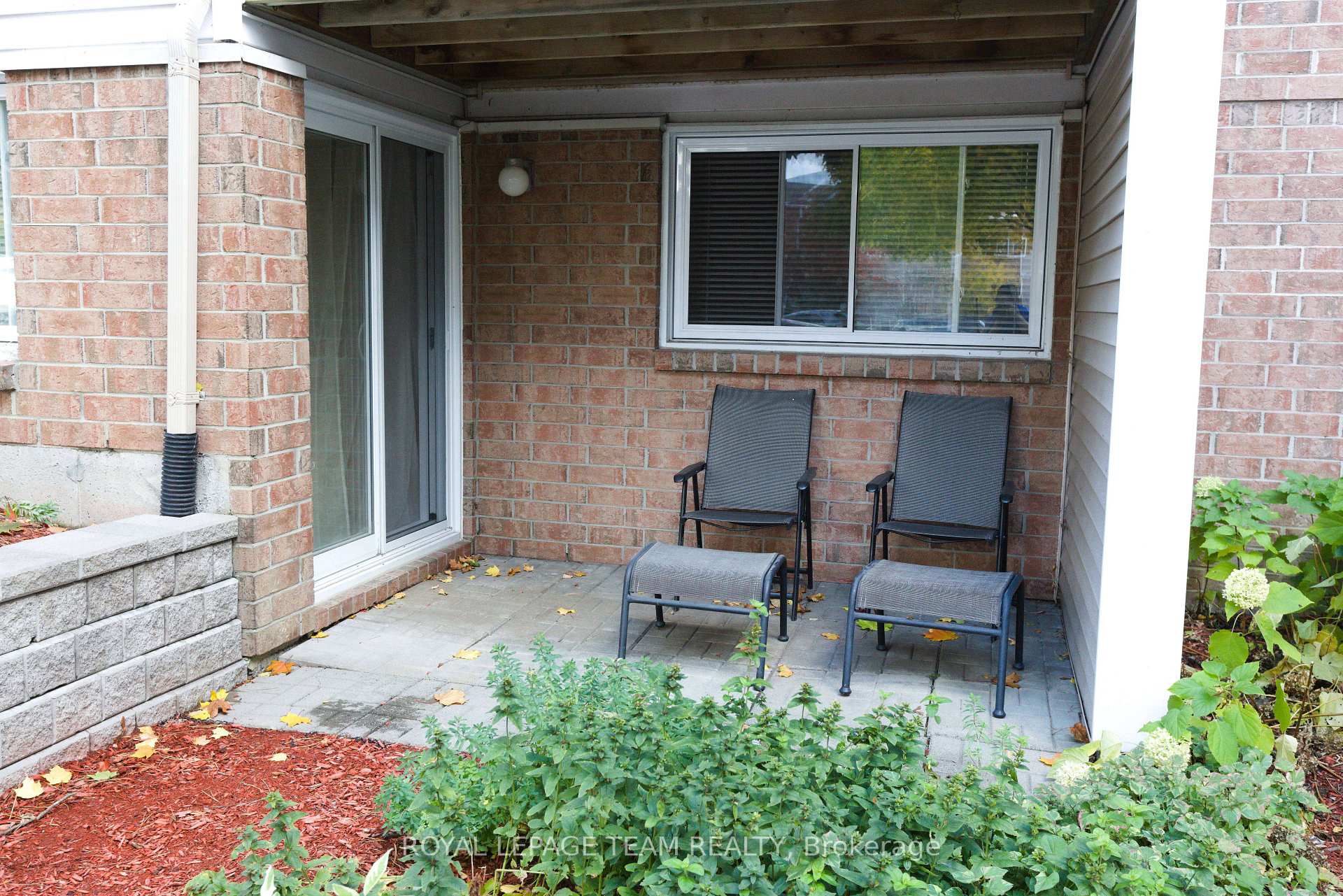 Photo 12 of Unit 118, 260 Brittany Drive, Ottawa, Viscount Alexander Park — HOMEH