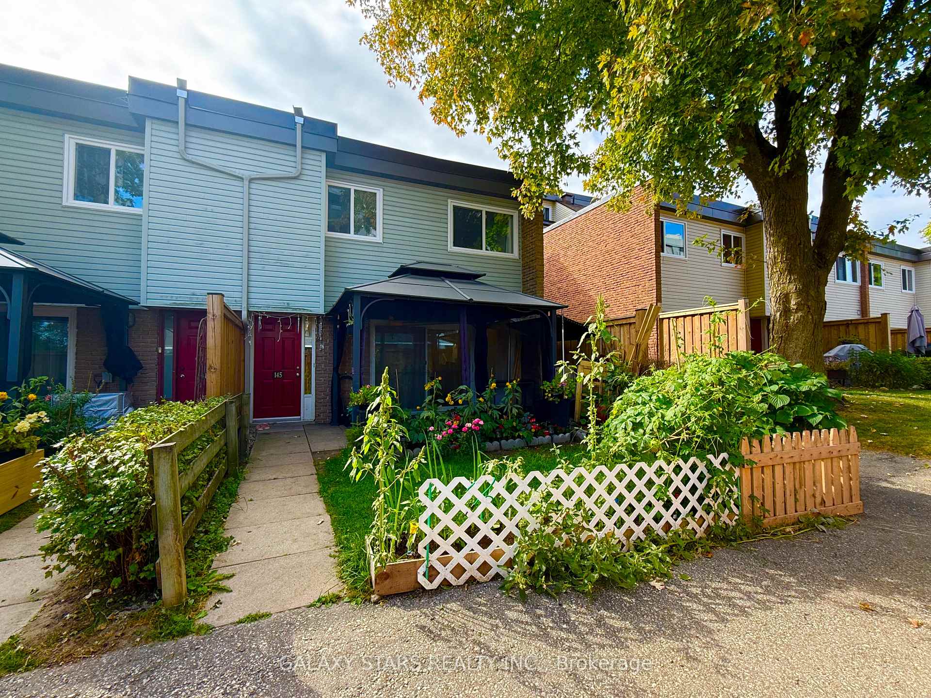 Photo 1 of Unit 21, 145 Milestone Crescent, Aurora, Aurora Village — HOMEH