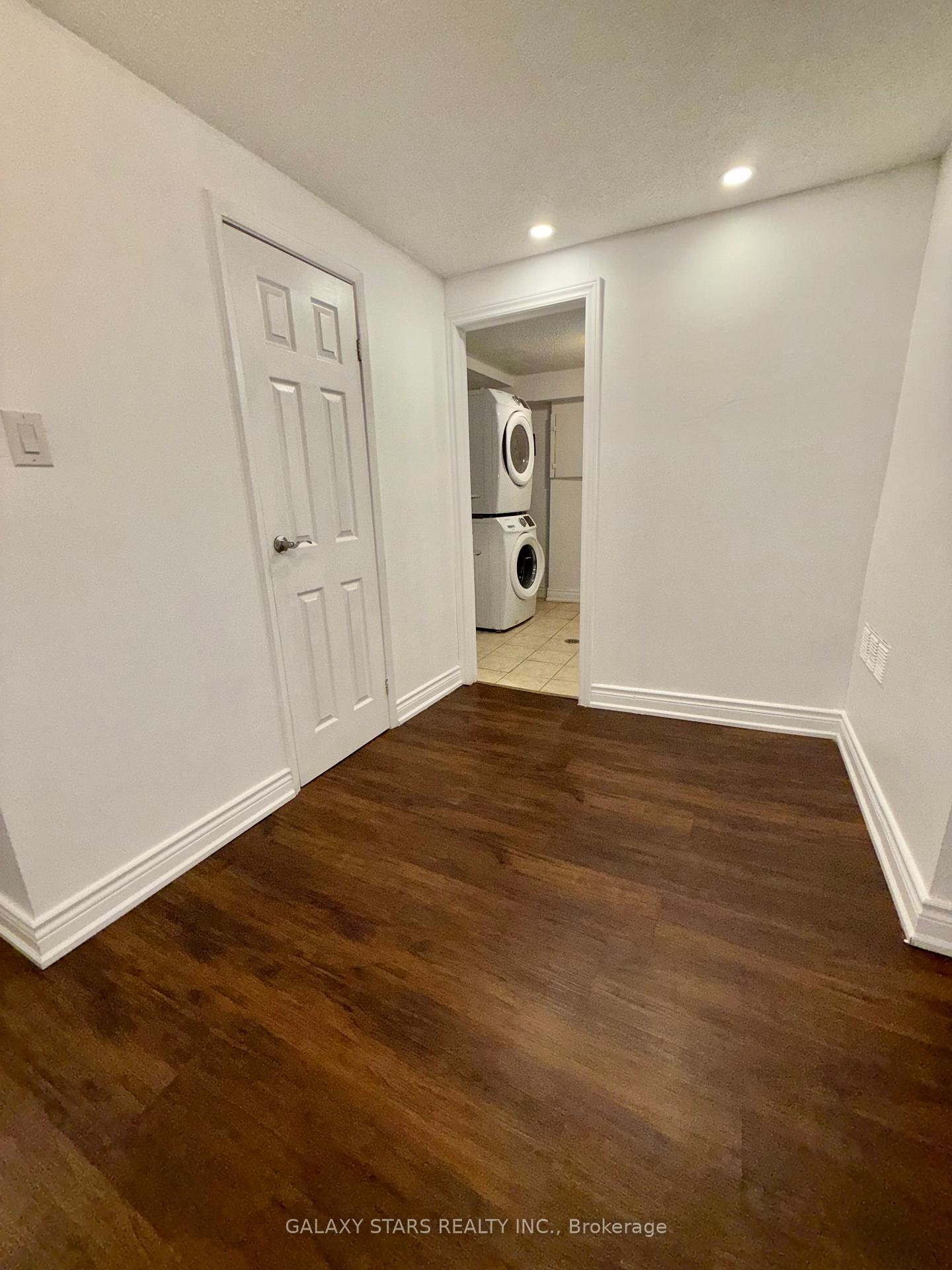 Photo 6 of Unit 21, 145 Milestone Crescent, Aurora, Aurora Village — HOMEH