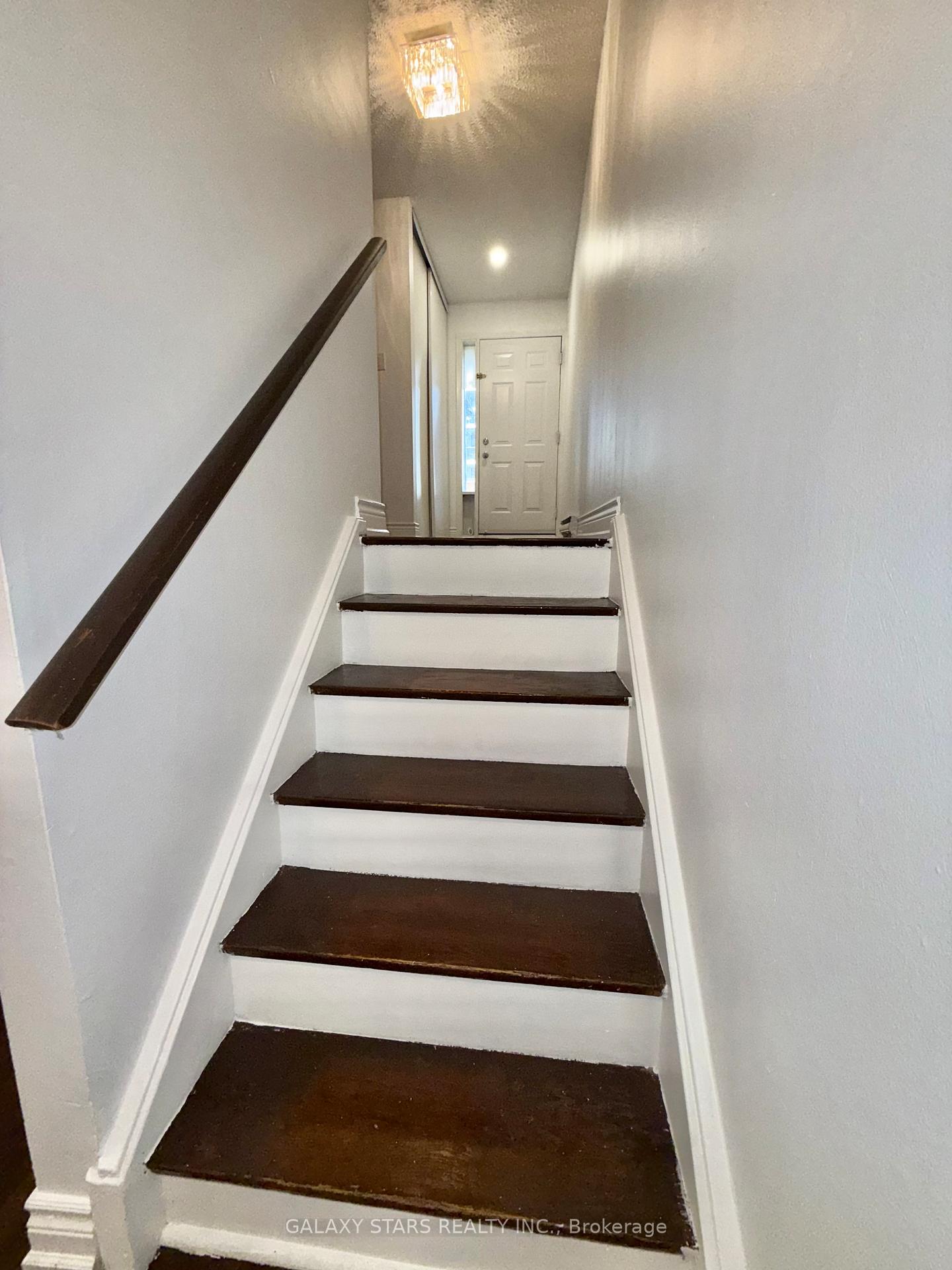 Photo 7 of Unit 21, 145 Milestone Crescent, Aurora, Aurora Village — HOMEH