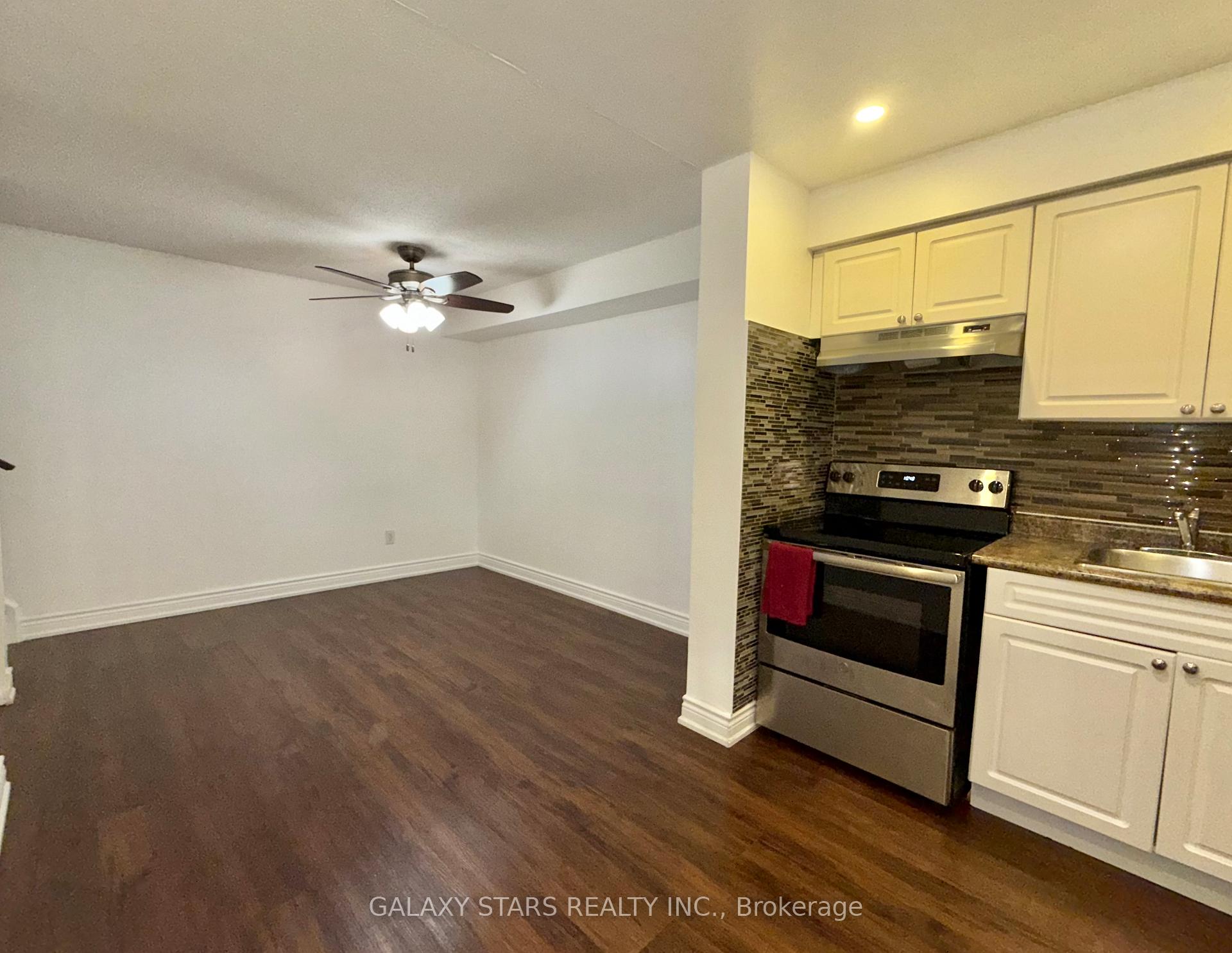 Photo 12 of Unit 21, 145 Milestone Crescent, Aurora, Aurora Village — HOMEH