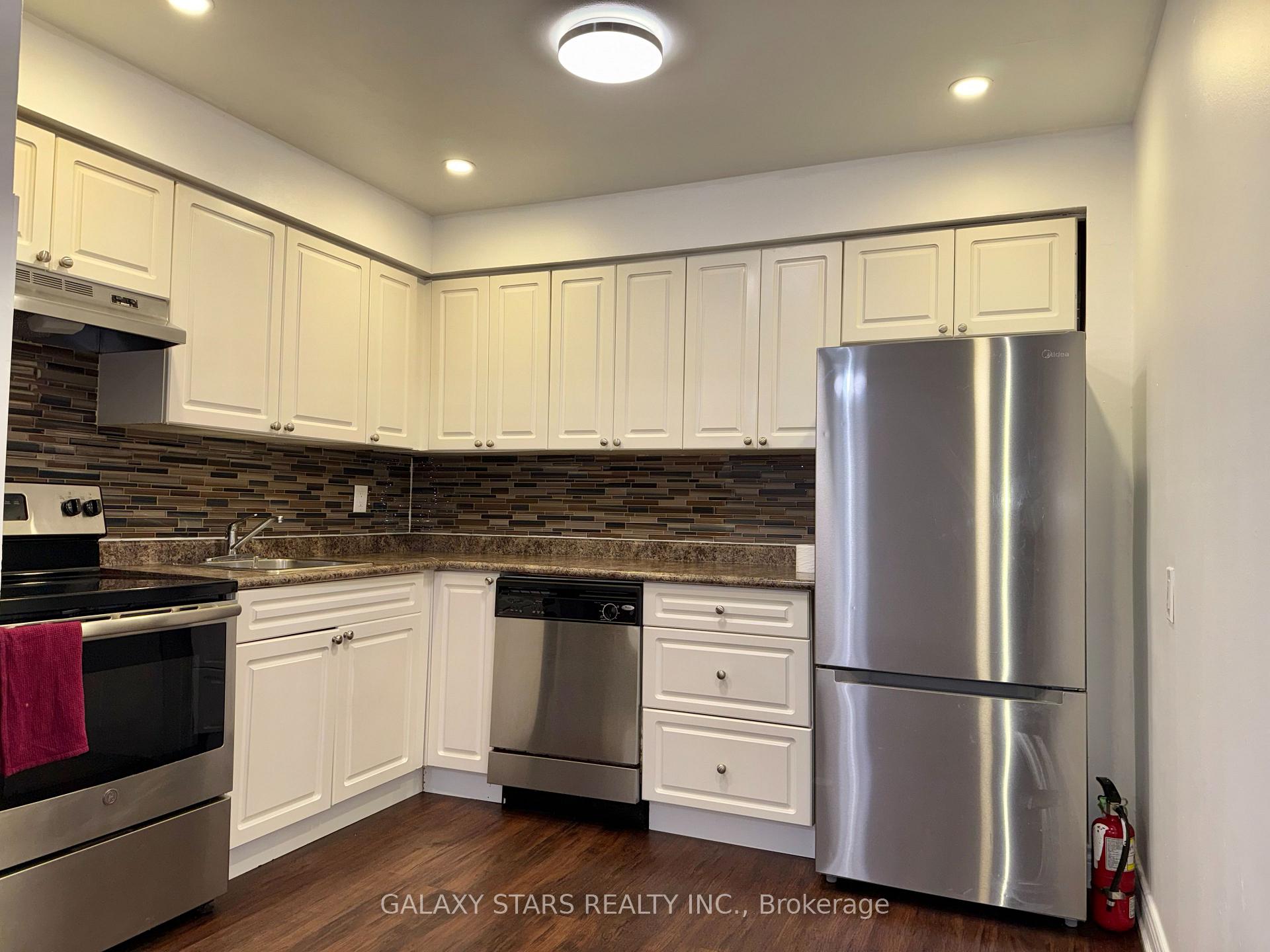 Photo 13 of Unit 21, 145 Milestone Crescent, Aurora, Aurora Village — HOMEH