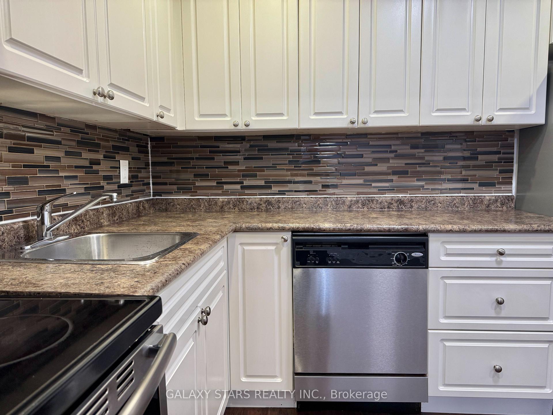 Photo 15 of Unit 21, 145 Milestone Crescent, Aurora, Aurora Village — HOMEH