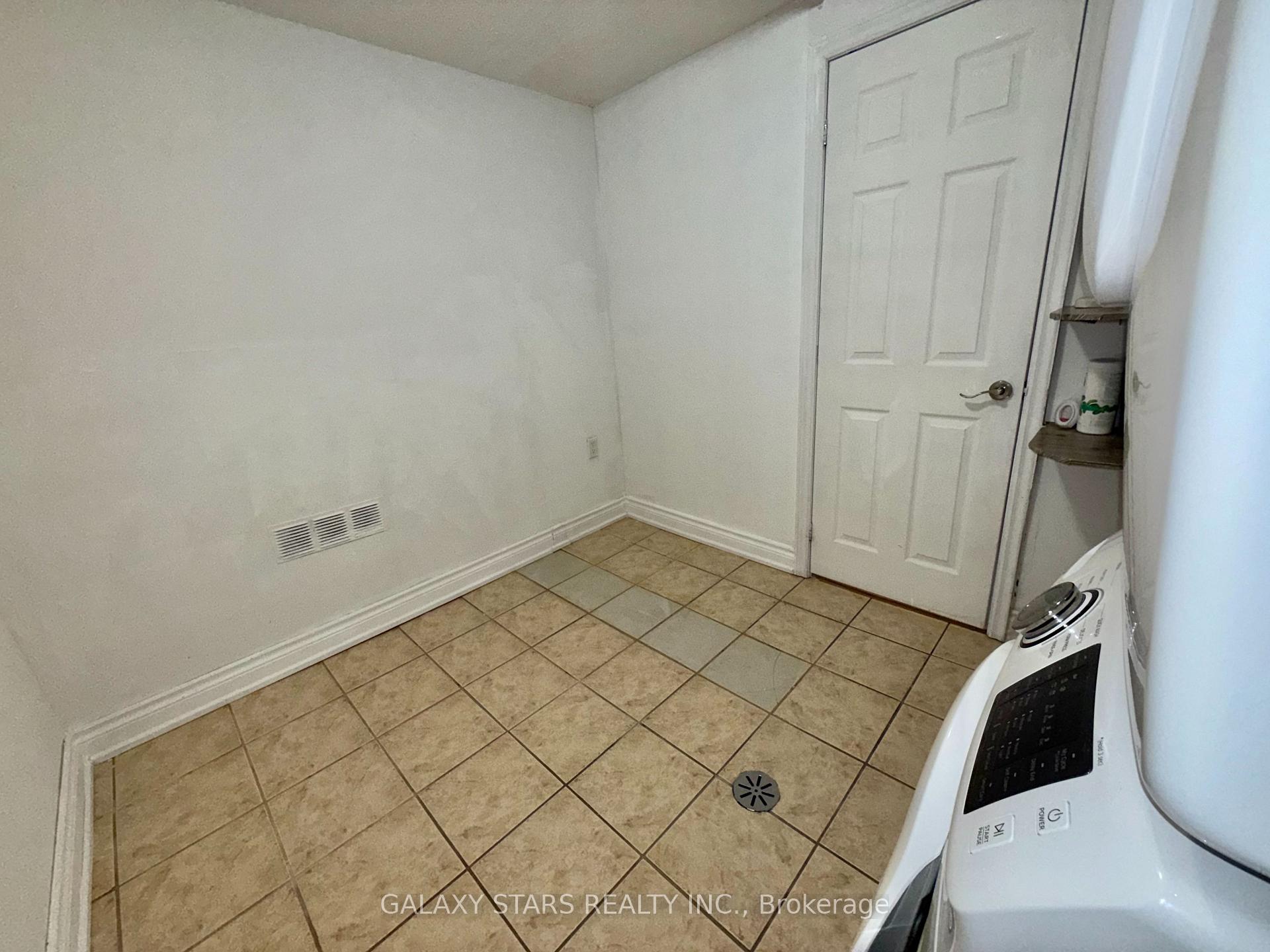 Photo 23 of Unit 21, 145 Milestone Crescent, Aurora, Aurora Village — HOMEH