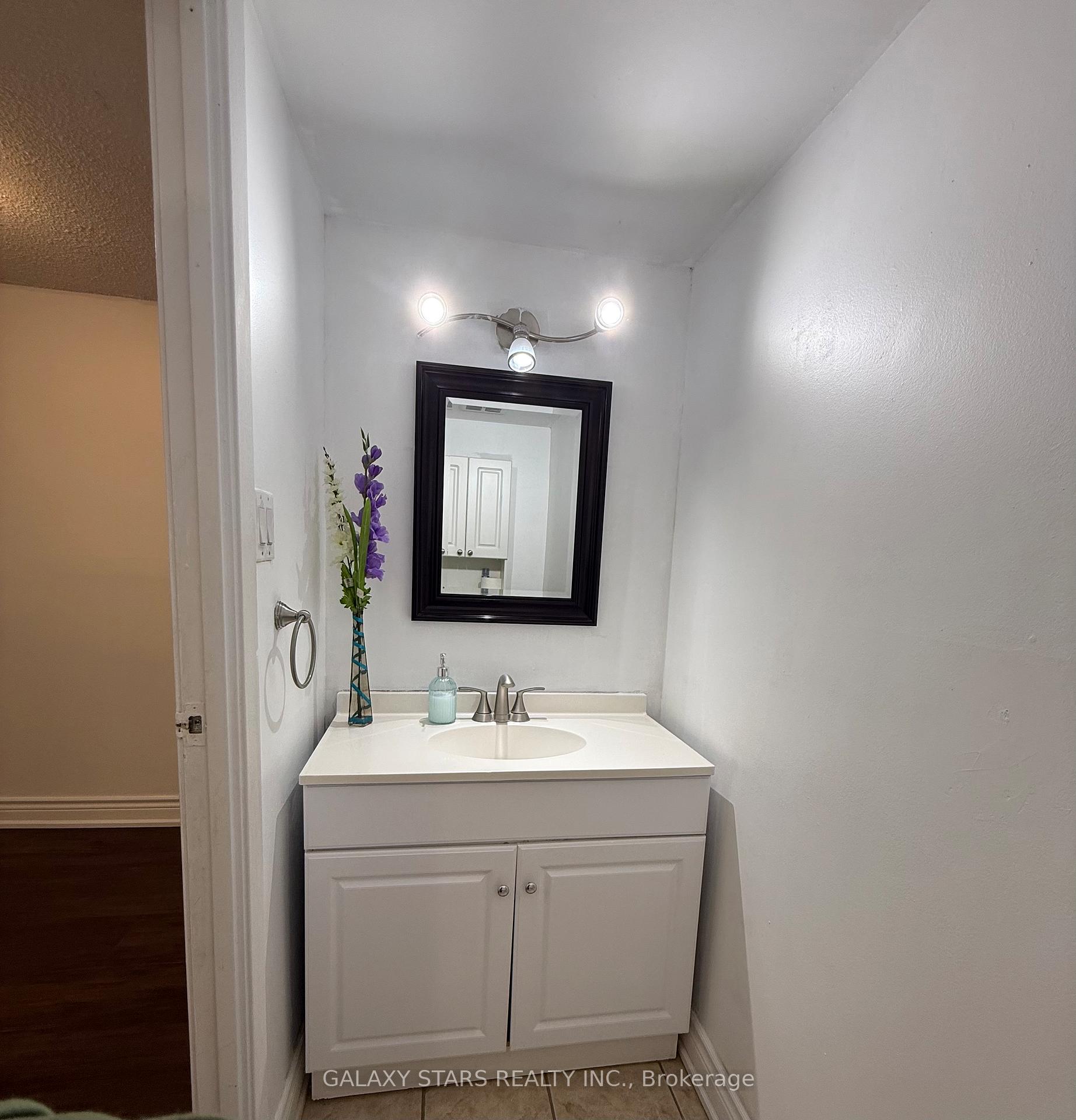 Photo 27 of Unit 21, 145 Milestone Crescent, Aurora, Aurora Village — HOMEH