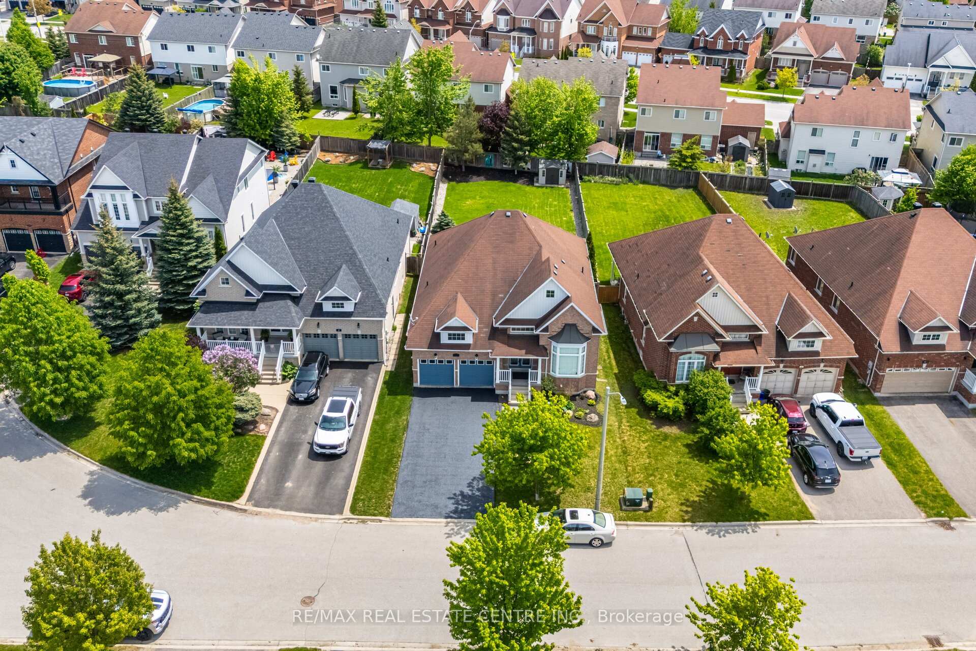 Photo 1 of 47 Regalia Way, Barrie, Innis-Shore — HOMEH