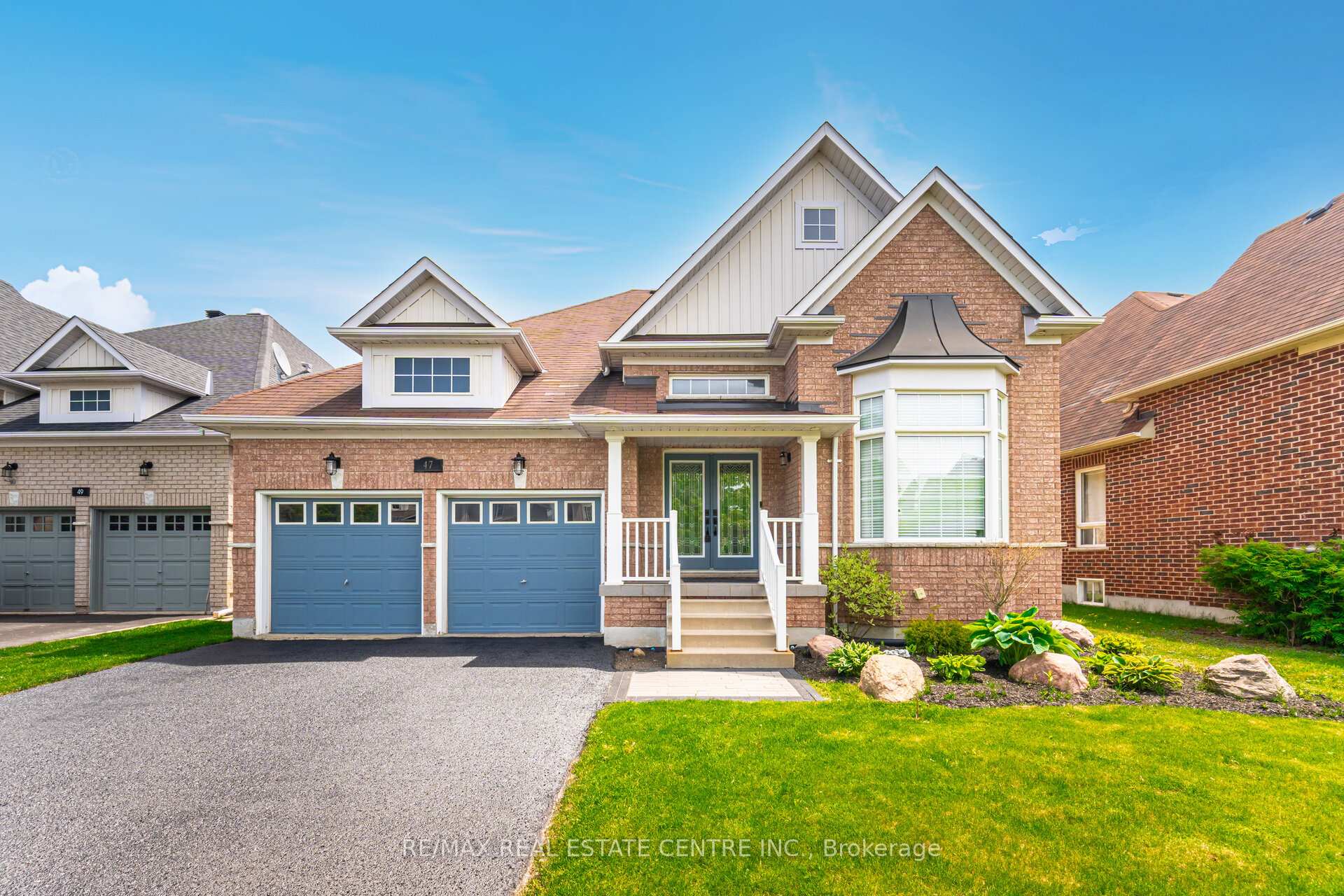 Photo 4 of 47 Regalia Way, Barrie, Innis-Shore — HOMEH