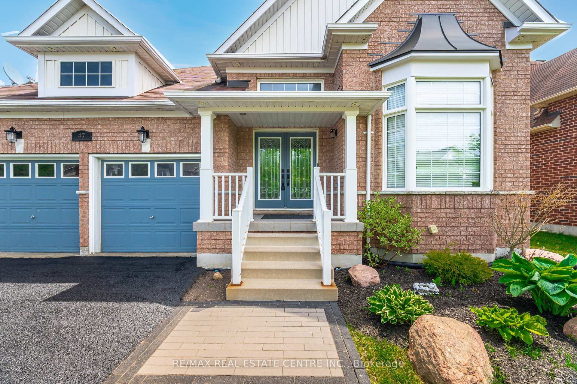 Photo 5 of 47 Regalia Way, Barrie, Innis-Shore — HOMEH