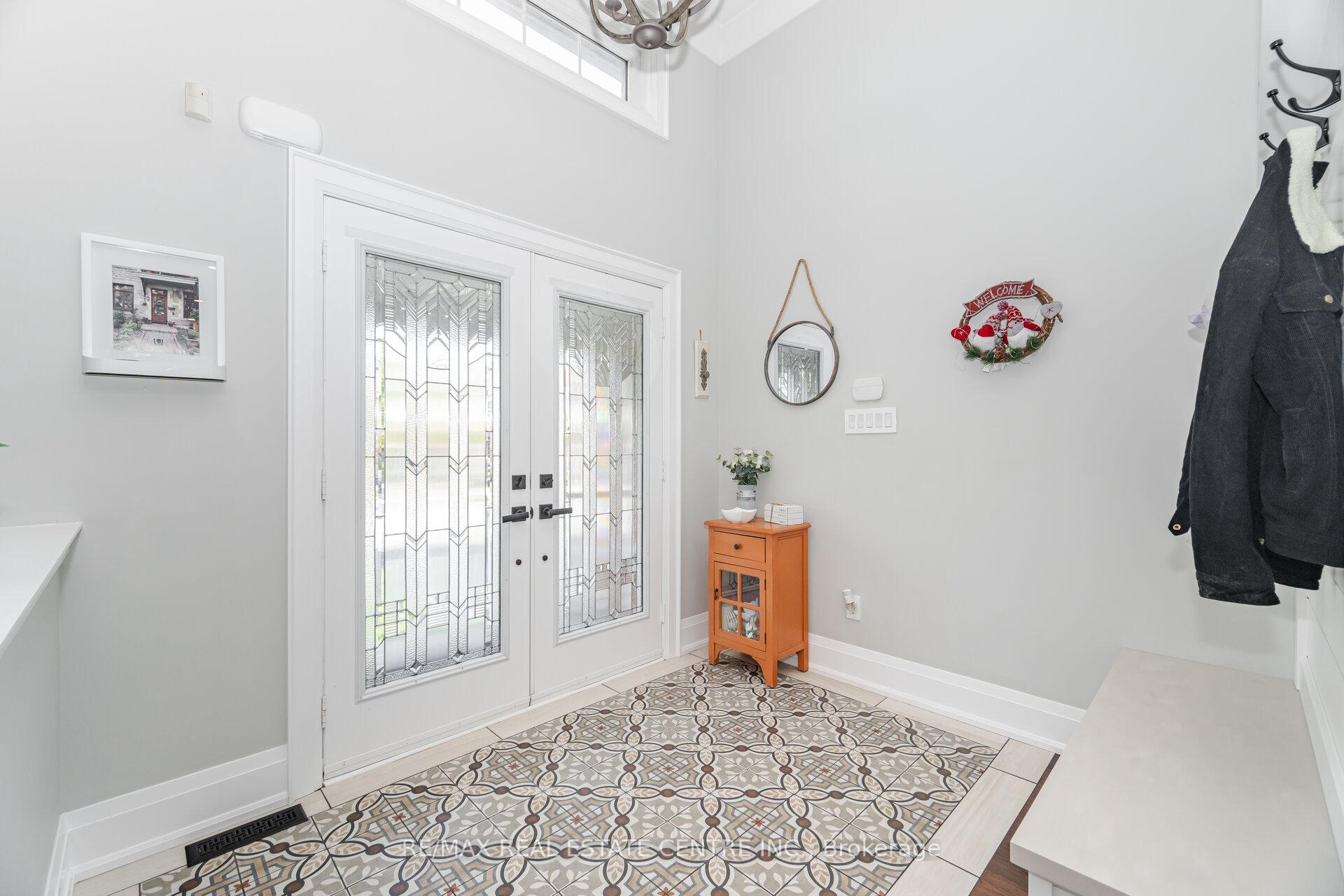 Photo 6 of 47 Regalia Way, Barrie, Innis-Shore — HOMEH