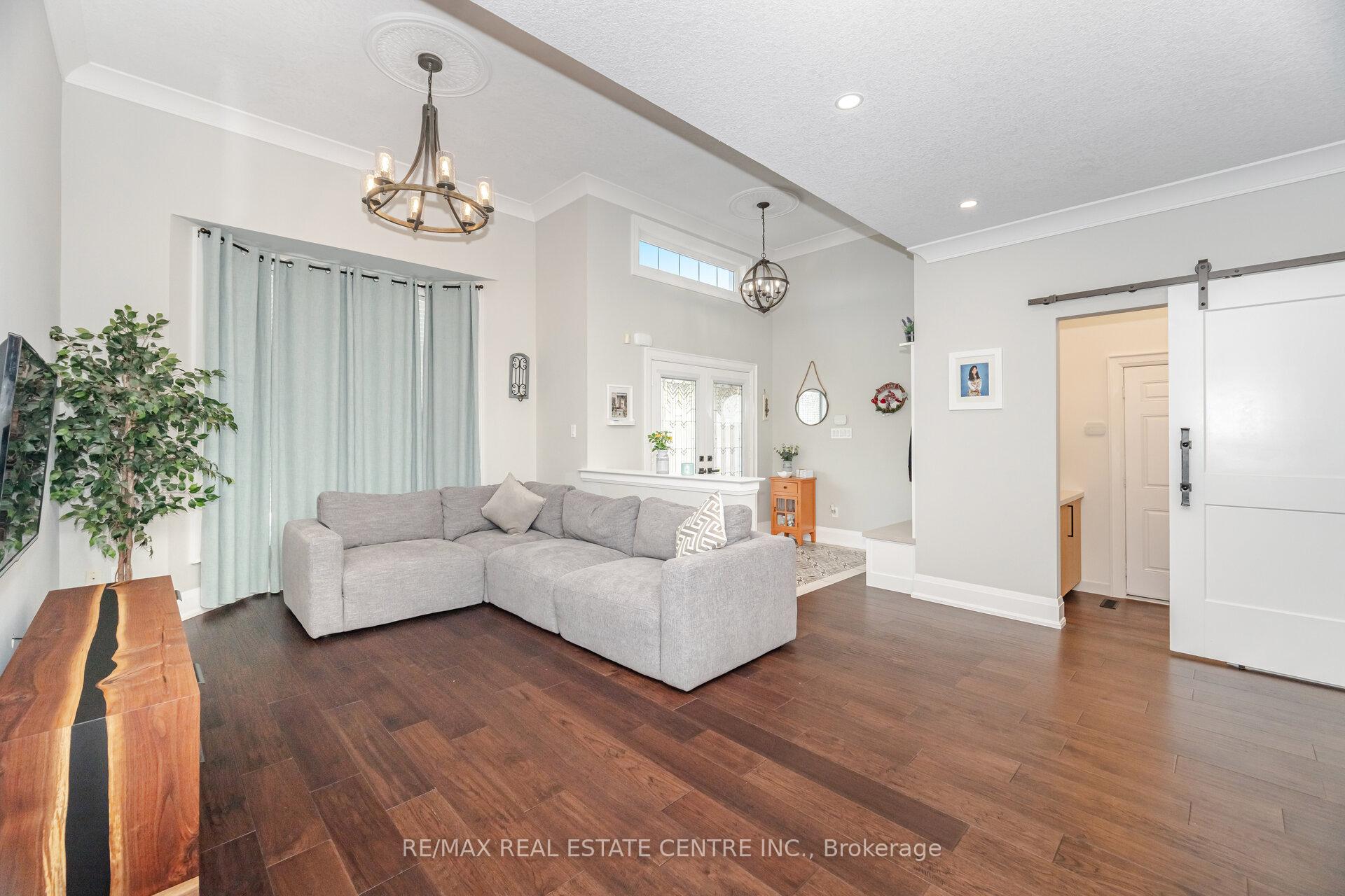 Photo 9 of 47 Regalia Way, Barrie, Innis-Shore — HOMEH