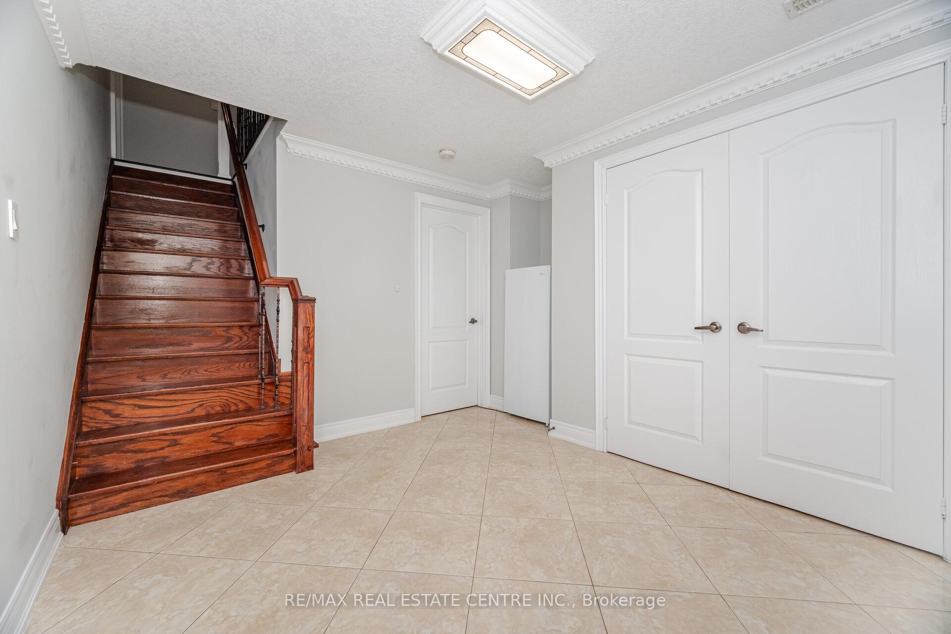 Photo 30 of 47 Regalia Way, Barrie, Innis-Shore — HOMEH