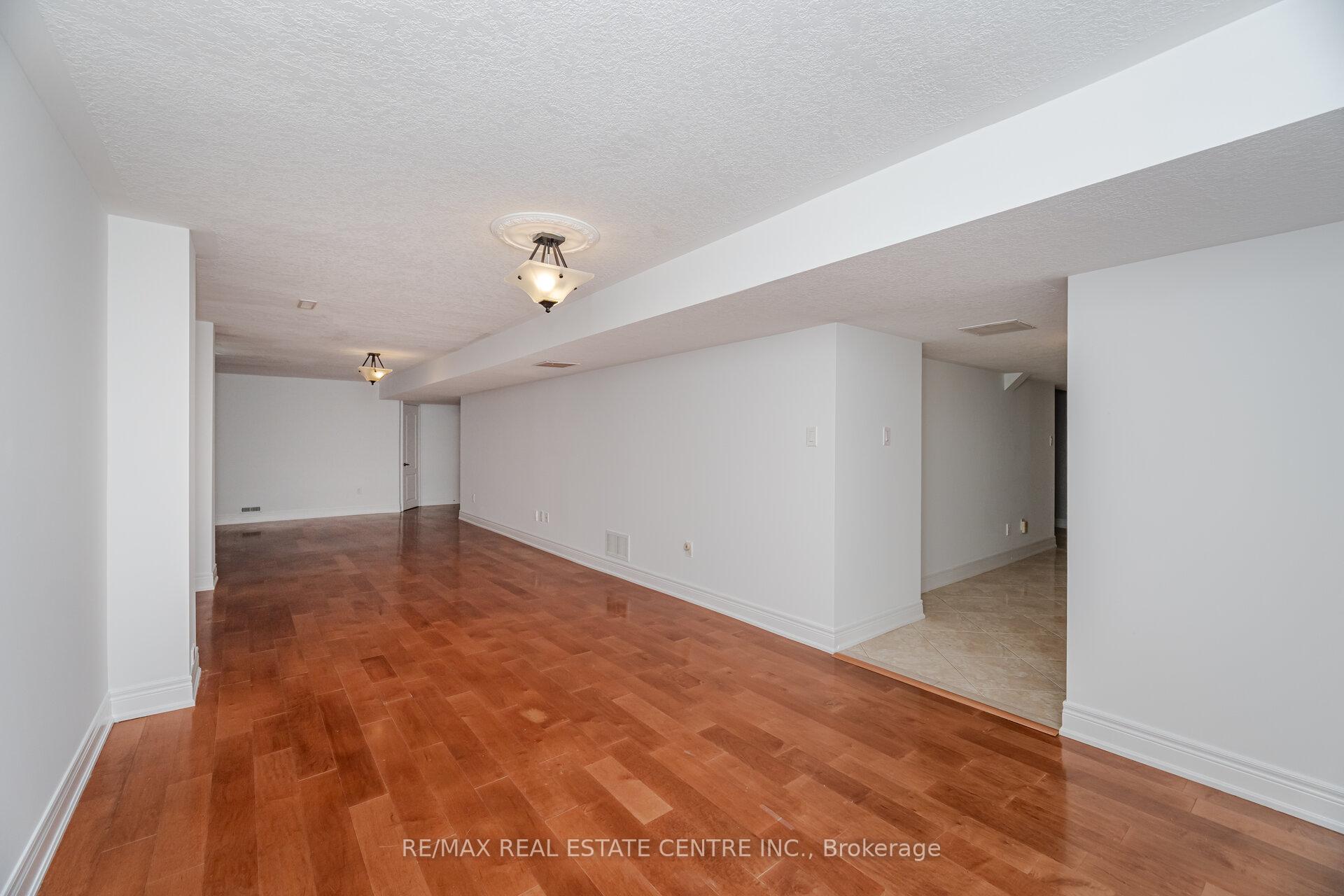 Photo 32 of 47 Regalia Way, Barrie, Innis-Shore — HOMEH