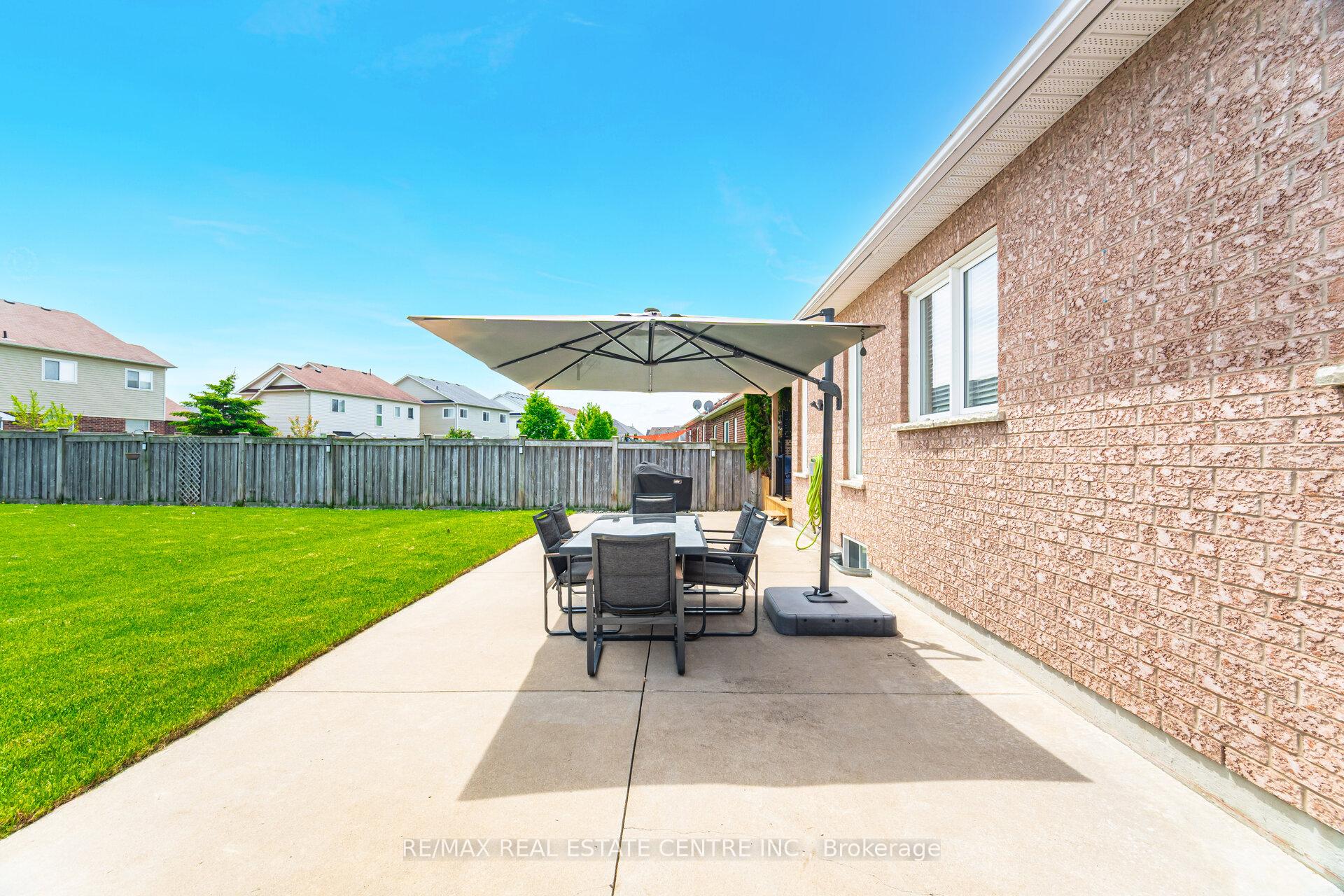 Photo 40 of 47 Regalia Way, Barrie, Innis-Shore — HOMEH
