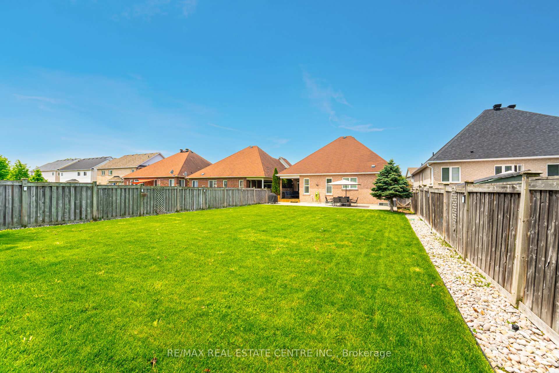 Photo 42 of 47 Regalia Way, Barrie, Innis-Shore — HOMEH
