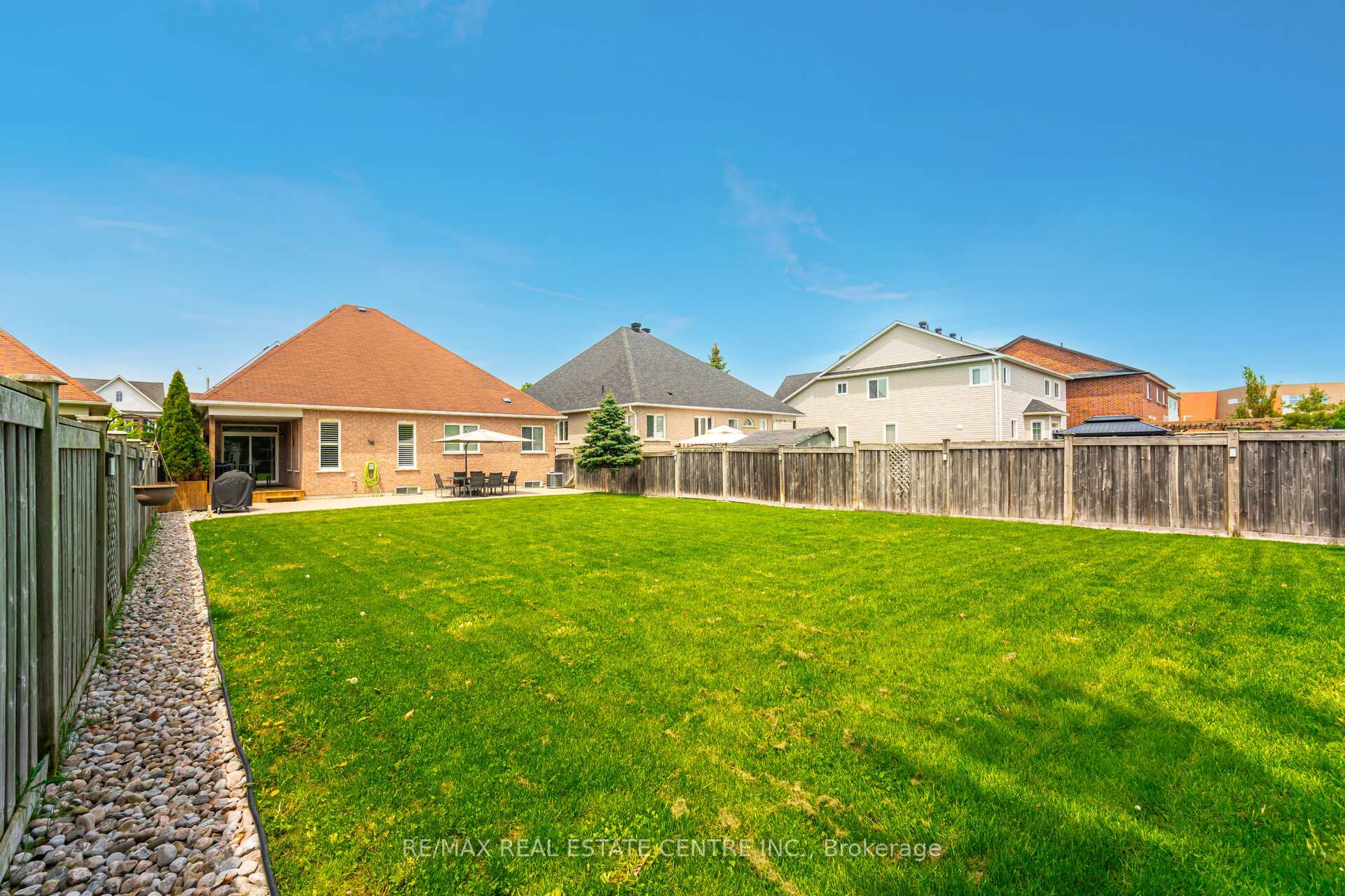 Photo 44 of 47 Regalia Way, Barrie, Innis-Shore — HOMEH