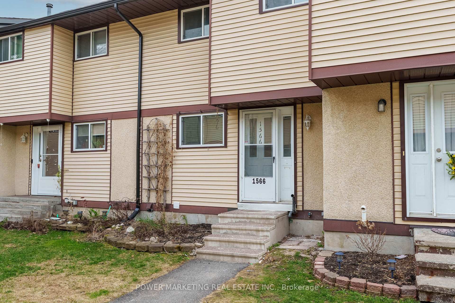 Photo 2 of 1566 Feather Lane, Ottawa, Sawmill Creek/Timbermill — HOMEH