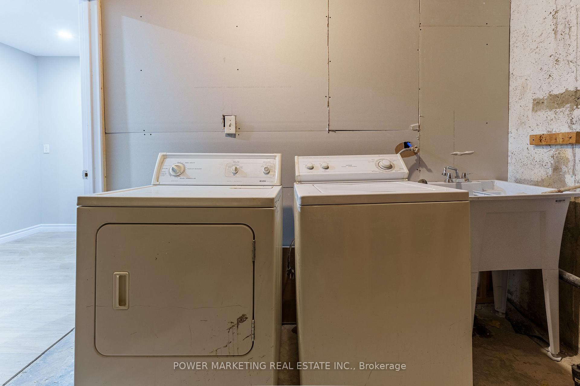 Photo 24 of 1566 Feather Lane, Ottawa, Sawmill Creek/Timbermill — HOMEH