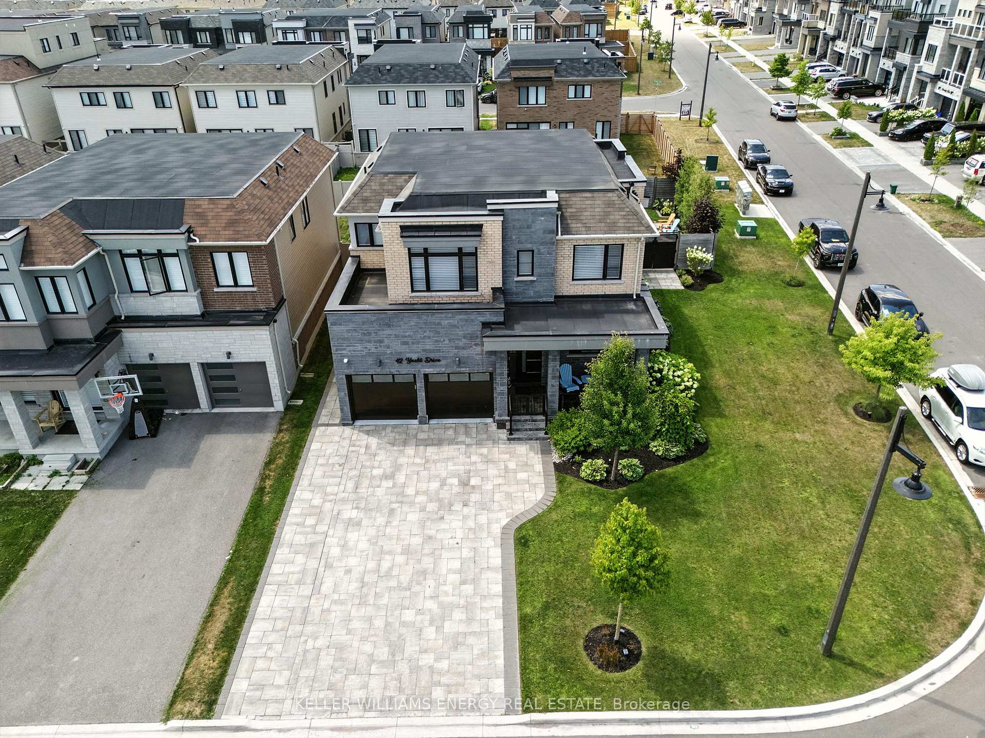 Photo 2 of 42 Yacht Drive, Clarington, Bowmanville — HOMEH