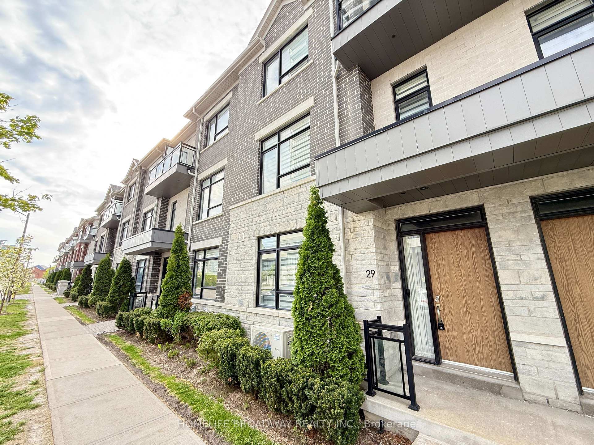 Photo 1 of 29 Gandhi Lane, Markham, Commerce Valley — HOMEH