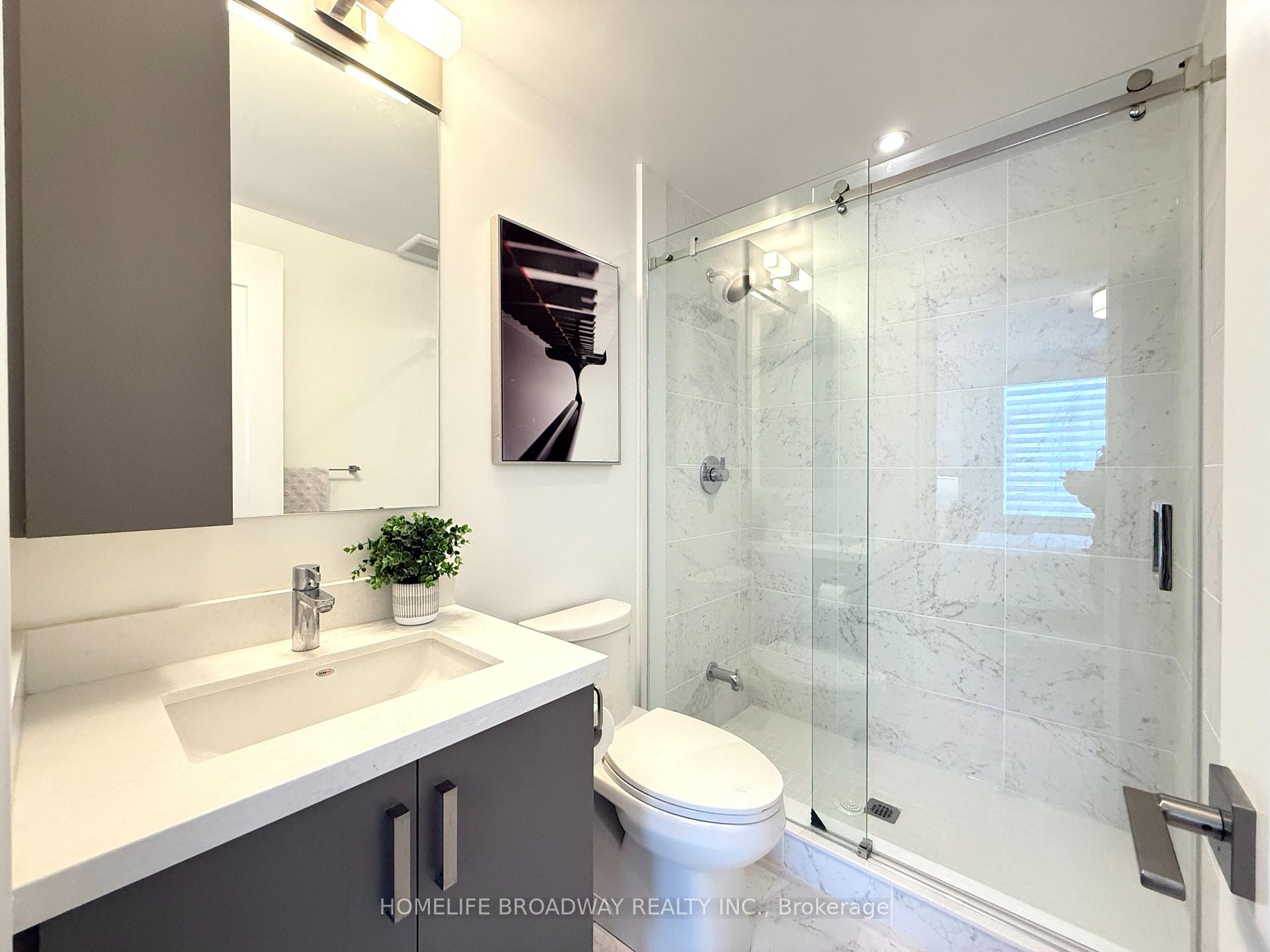 Photo 18 of 29 Gandhi Lane, Markham, Commerce Valley — HOMEH