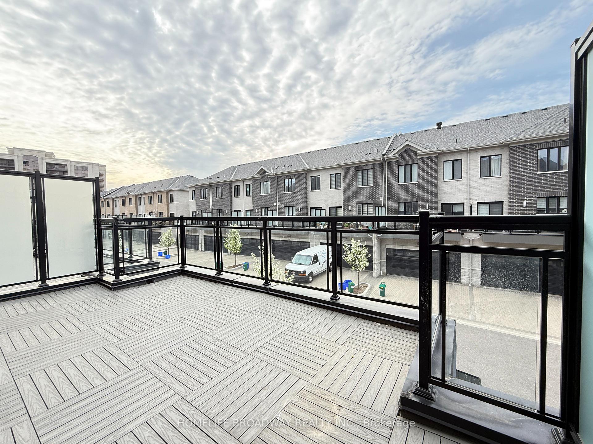 Photo 23 of 29 Gandhi Lane, Markham, Commerce Valley — HOMEH