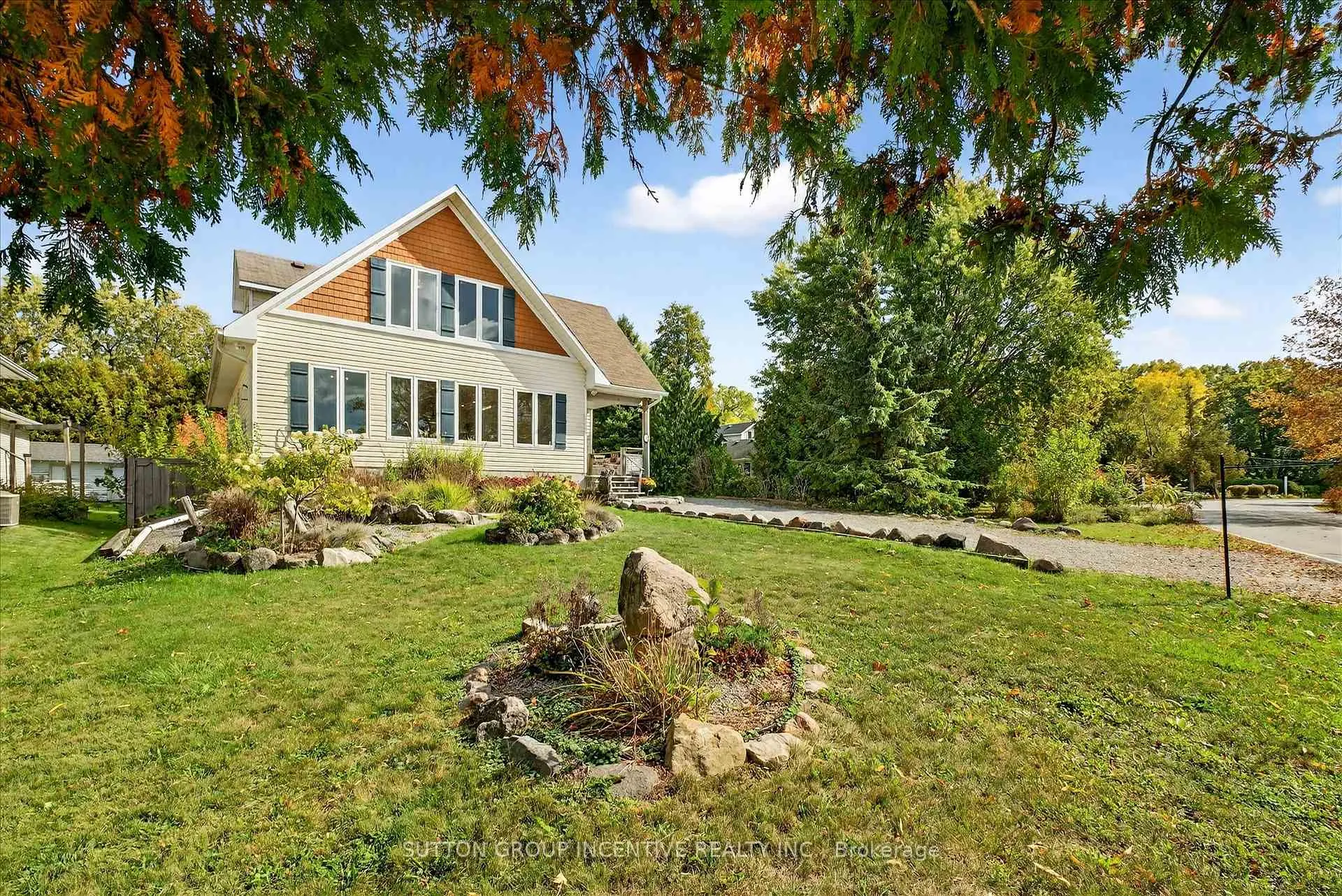 Photo 2 of 183 Lake Drive N, Georgina, Historic Lakeshore Communities — HOMEH