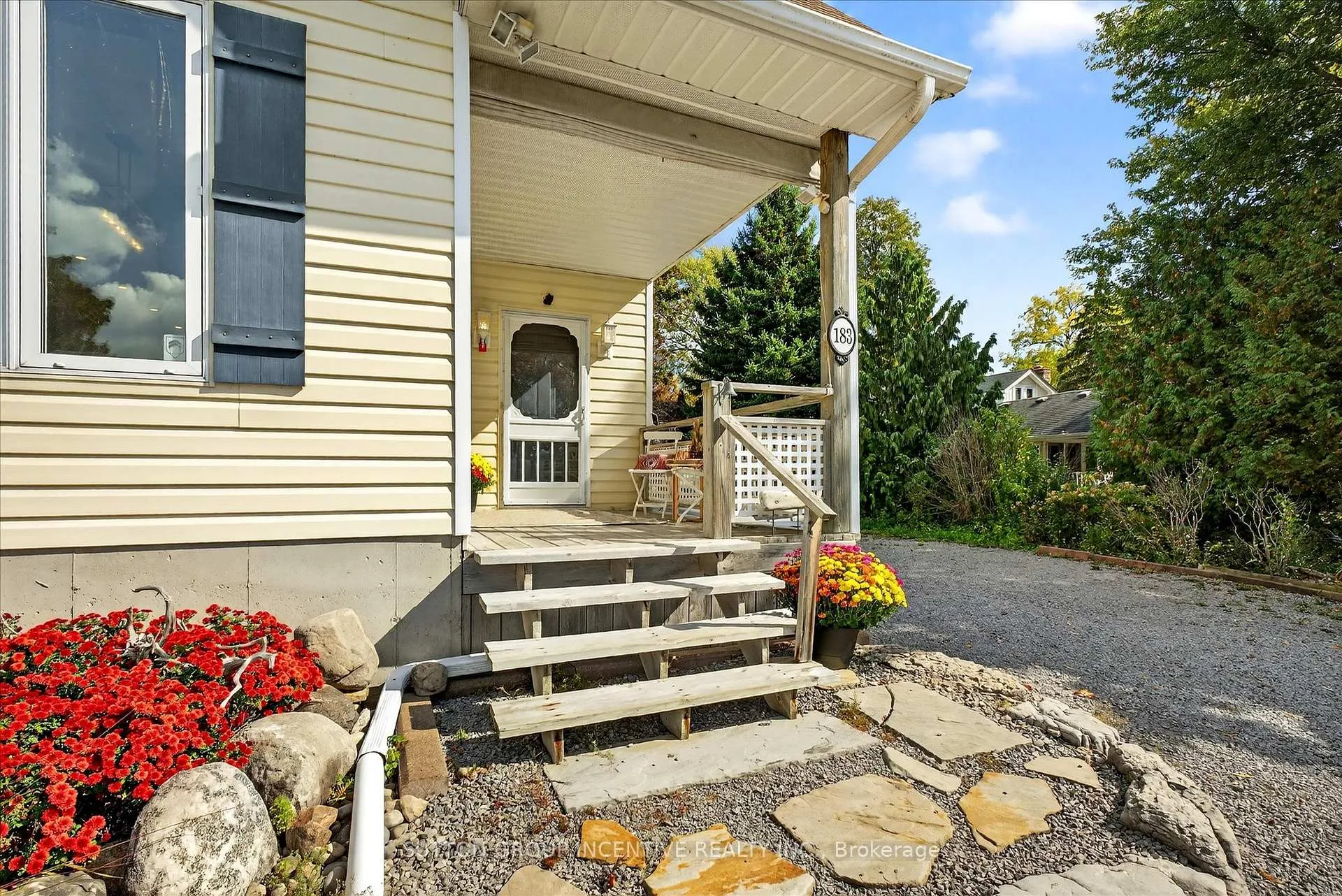 Photo 9 of 183 Lake Drive N, Georgina, Historic Lakeshore Communities — HOMEH