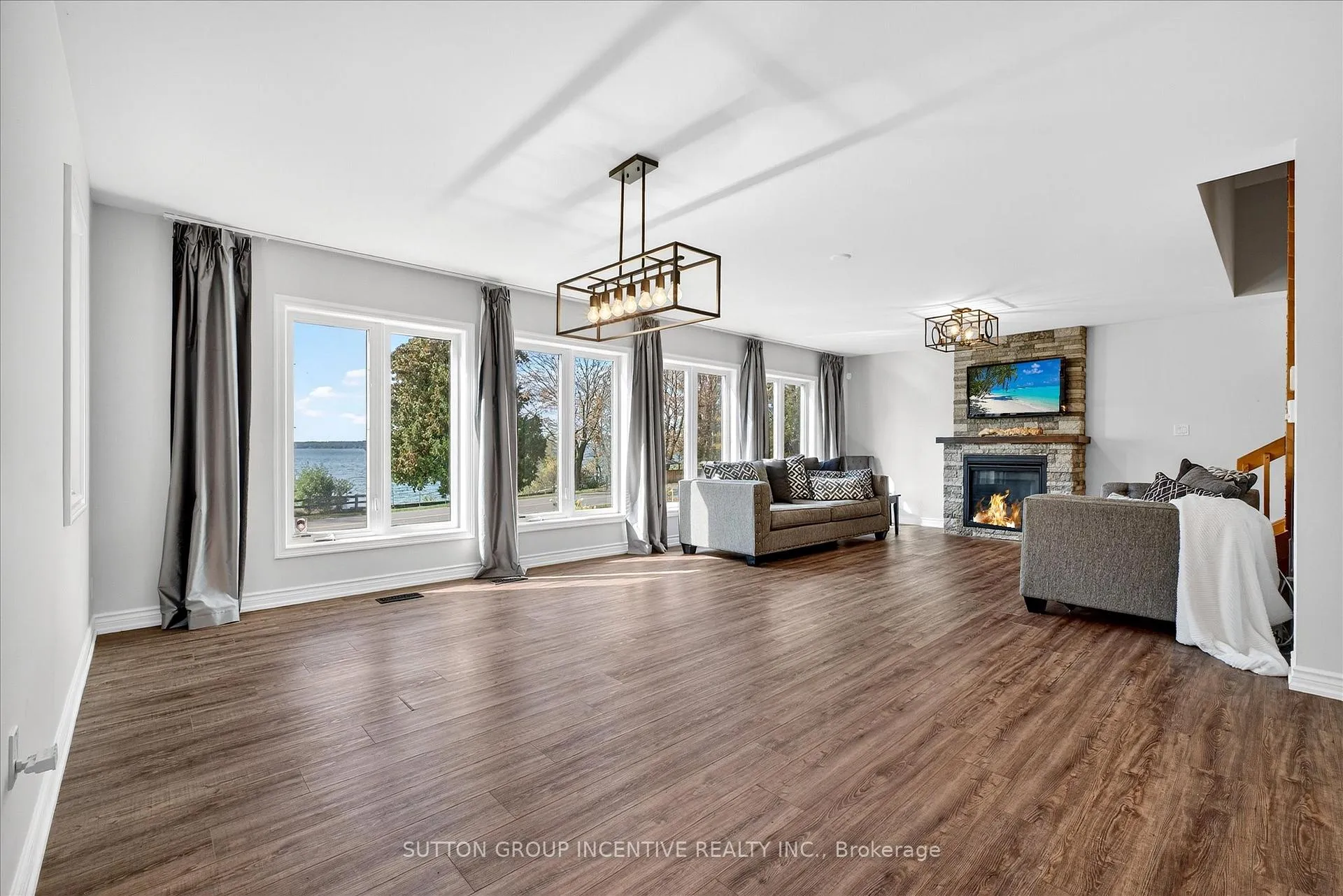 Photo 13 of 183 Lake Drive N, Georgina, Historic Lakeshore Communities — HOMEH
