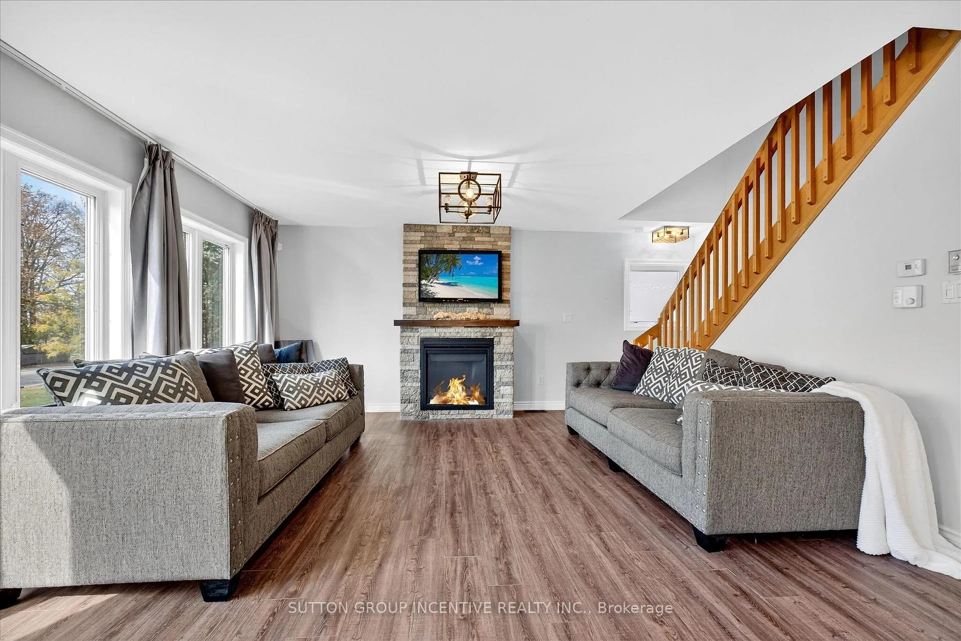 Photo 14 of 183 Lake Drive N, Georgina, Historic Lakeshore Communities — HOMEH