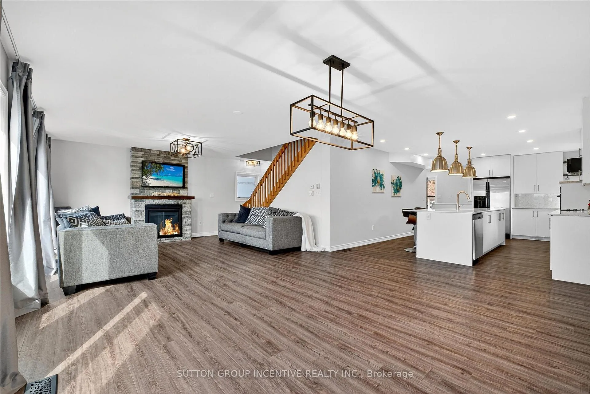 Photo 15 of 183 Lake Drive N, Georgina, Historic Lakeshore Communities — HOMEH