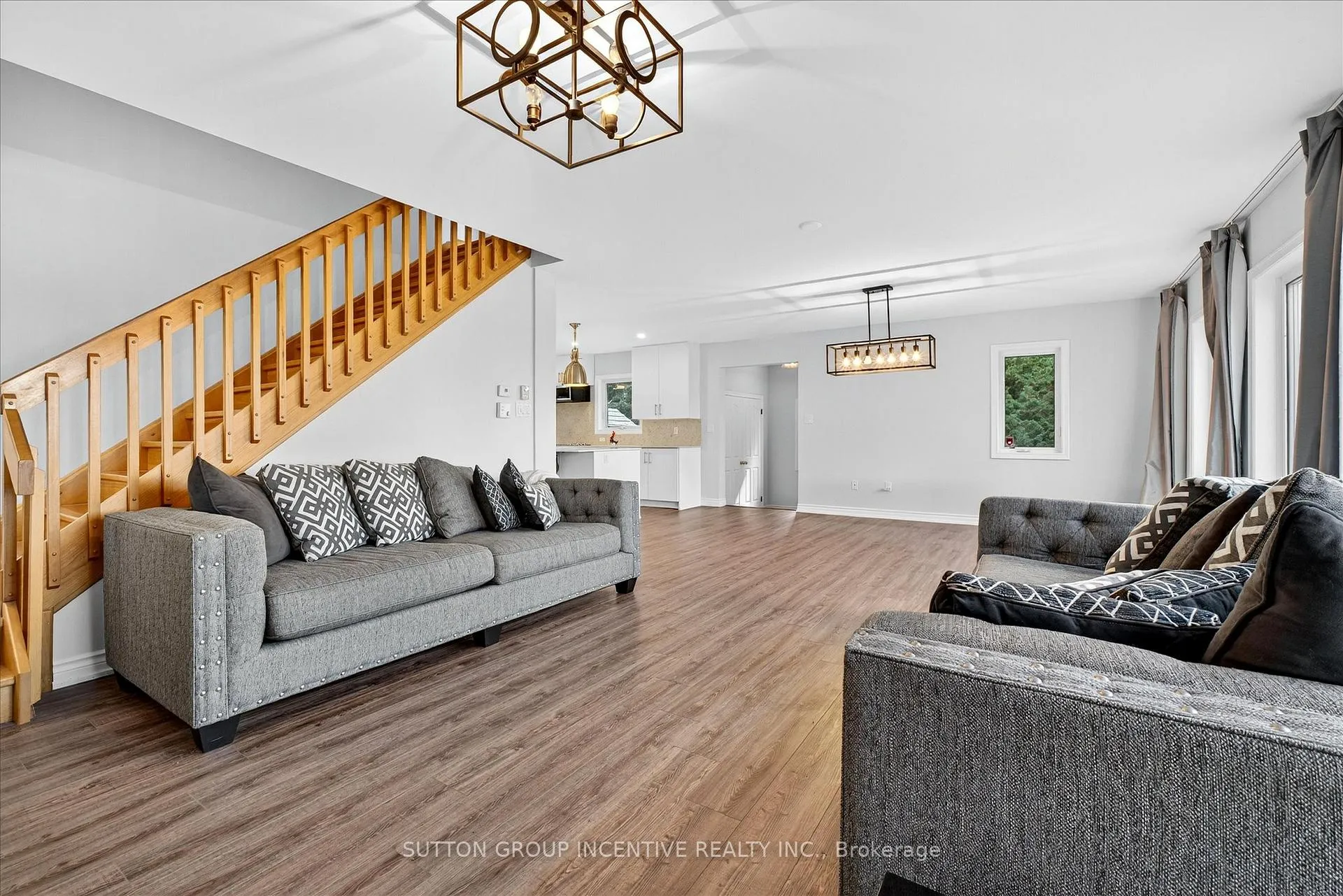 Photo 16 of 183 Lake Drive N, Georgina, Historic Lakeshore Communities — HOMEH