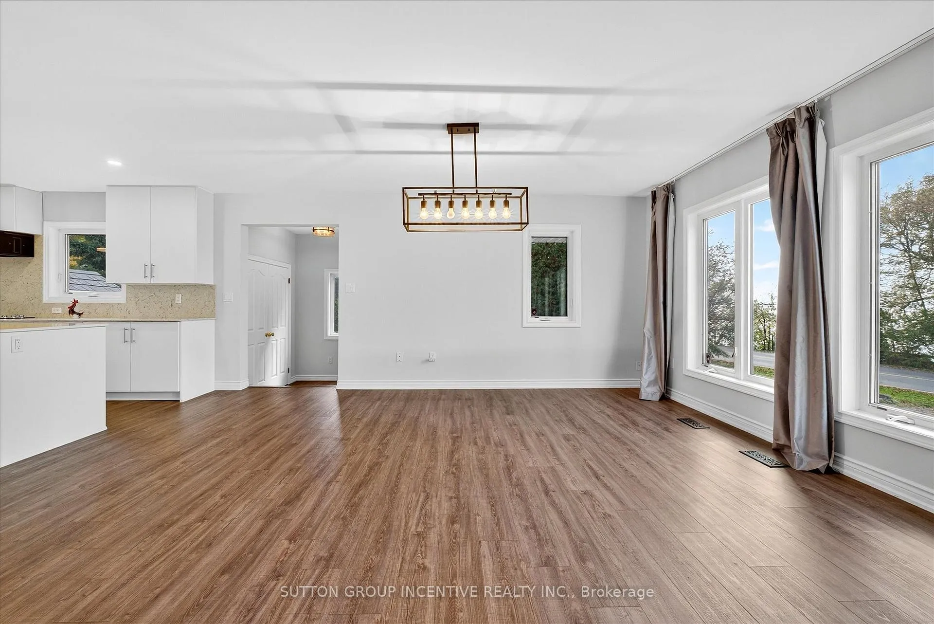 Photo 18 of 183 Lake Drive N, Georgina, Historic Lakeshore Communities — HOMEH