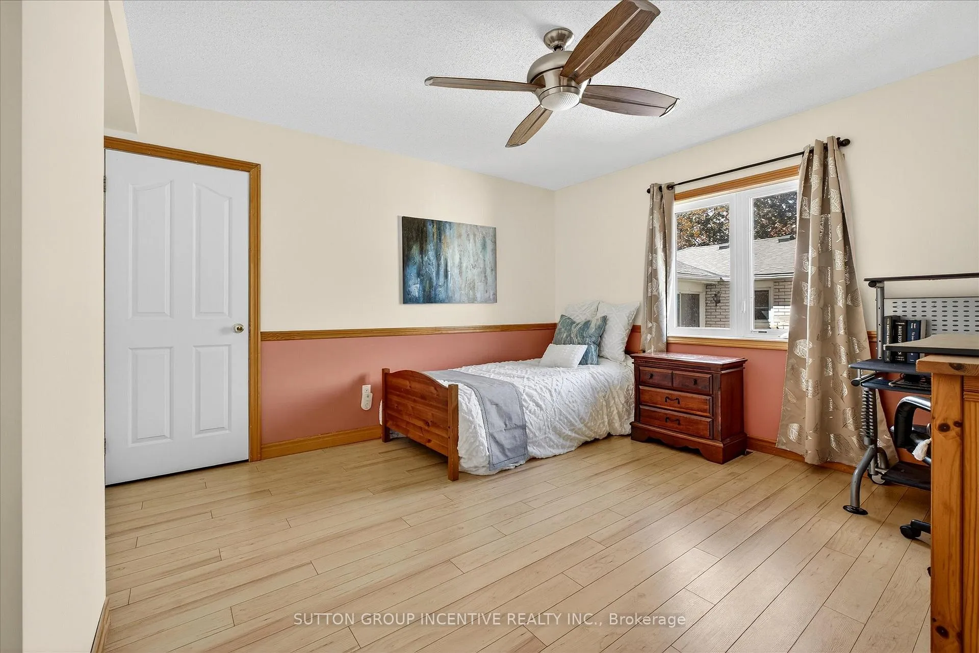 Photo 24 of 183 Lake Drive N, Georgina, Historic Lakeshore Communities — HOMEH