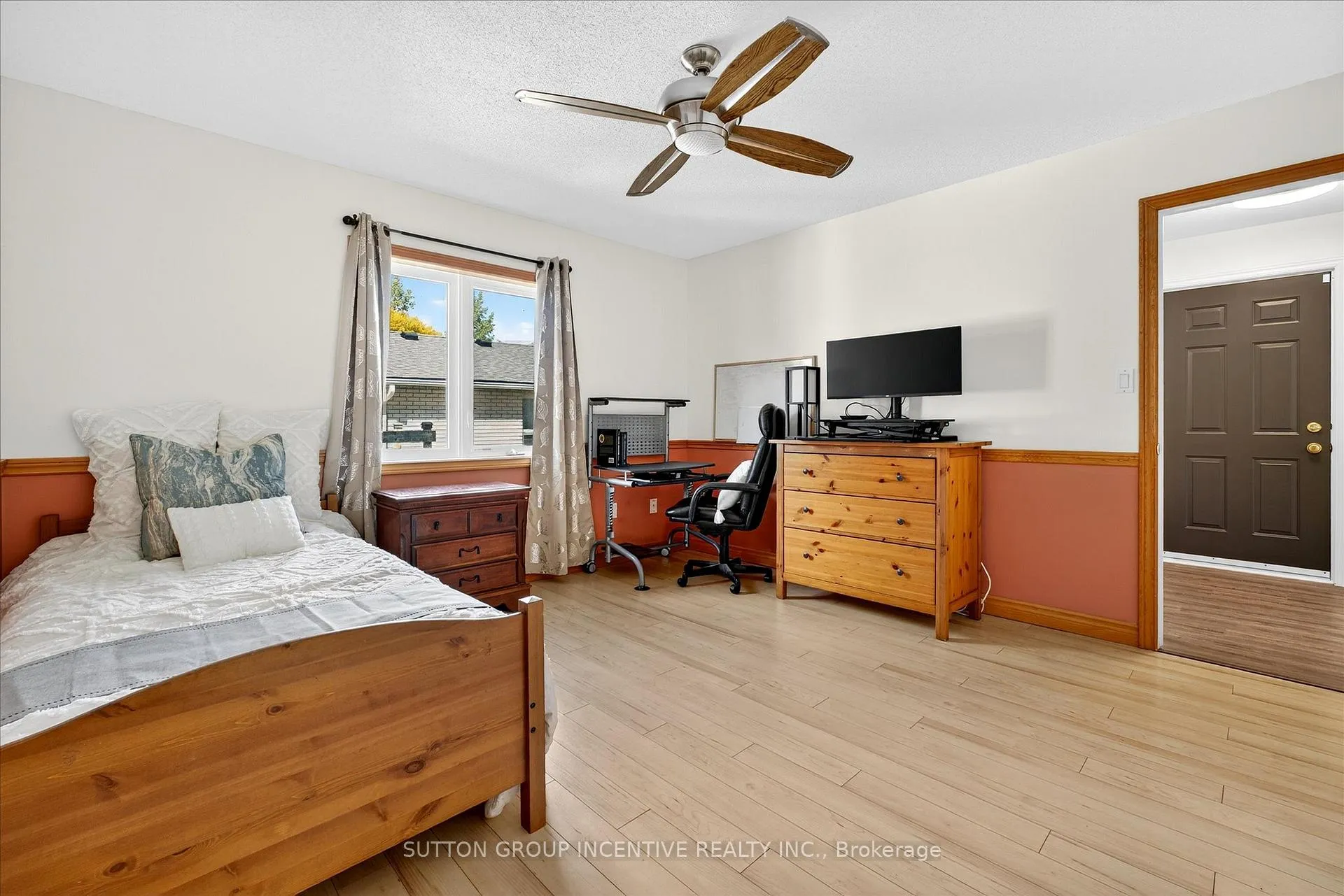Photo 25 of 183 Lake Drive N, Georgina, Historic Lakeshore Communities — HOMEH