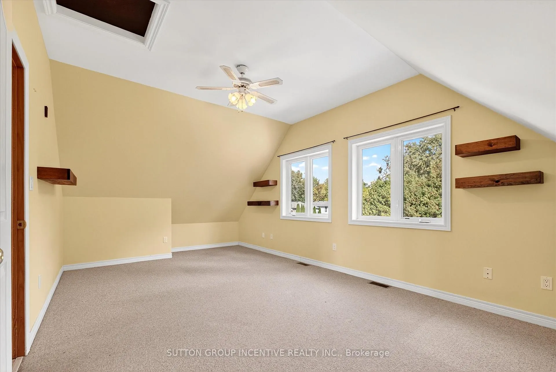 Photo 30 of 183 Lake Drive N, Georgina, Historic Lakeshore Communities — HOMEH