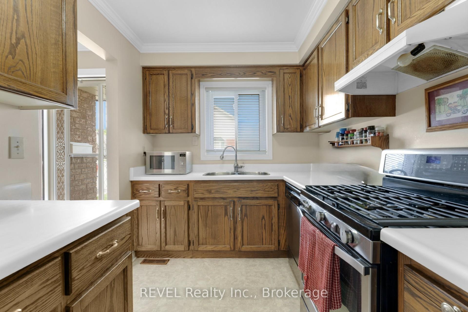 Photo 8 of Unit 20, 10 Wentworth Drive, Grimsby, Grimsby East — HOMEH