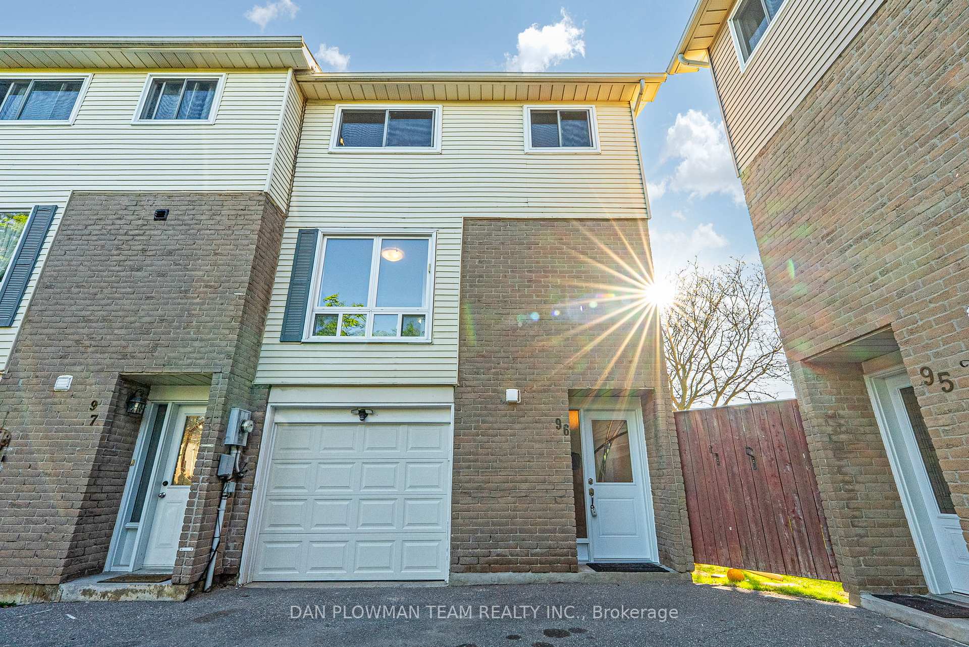Front of Unit 96, 1133 Ritson Road N