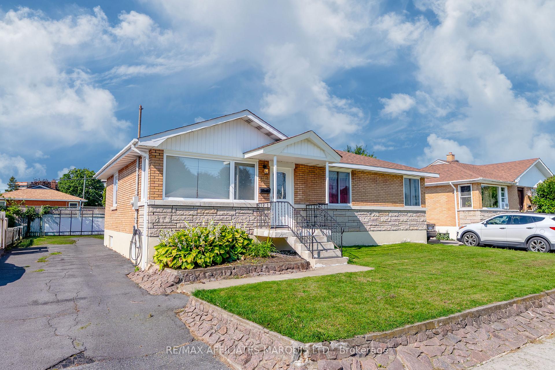 Photo 1 of 613 Carleton Street, Cornwall — HOMEH