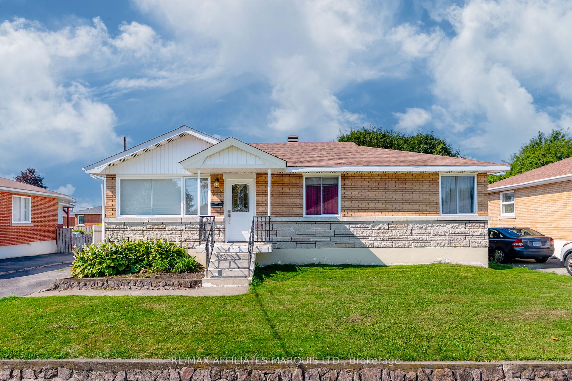 Photo 2 of 613 Carleton Street, Cornwall — HOMEH